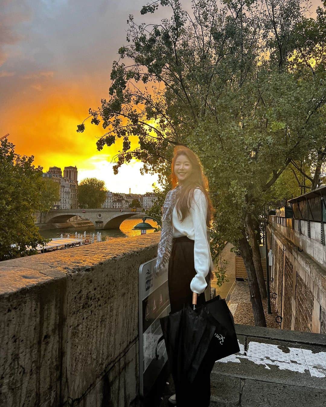 キム・グリームさんのインスタグラム写真 - (キム・グリームInstagram)「가슴한켠 스산하게 아린 기분이 드는거 보니까 나 가을타네.. 🫠🍂   #가을타나봐 #GreeminFrance_Paris」10月13日 11時36分 - greemkim