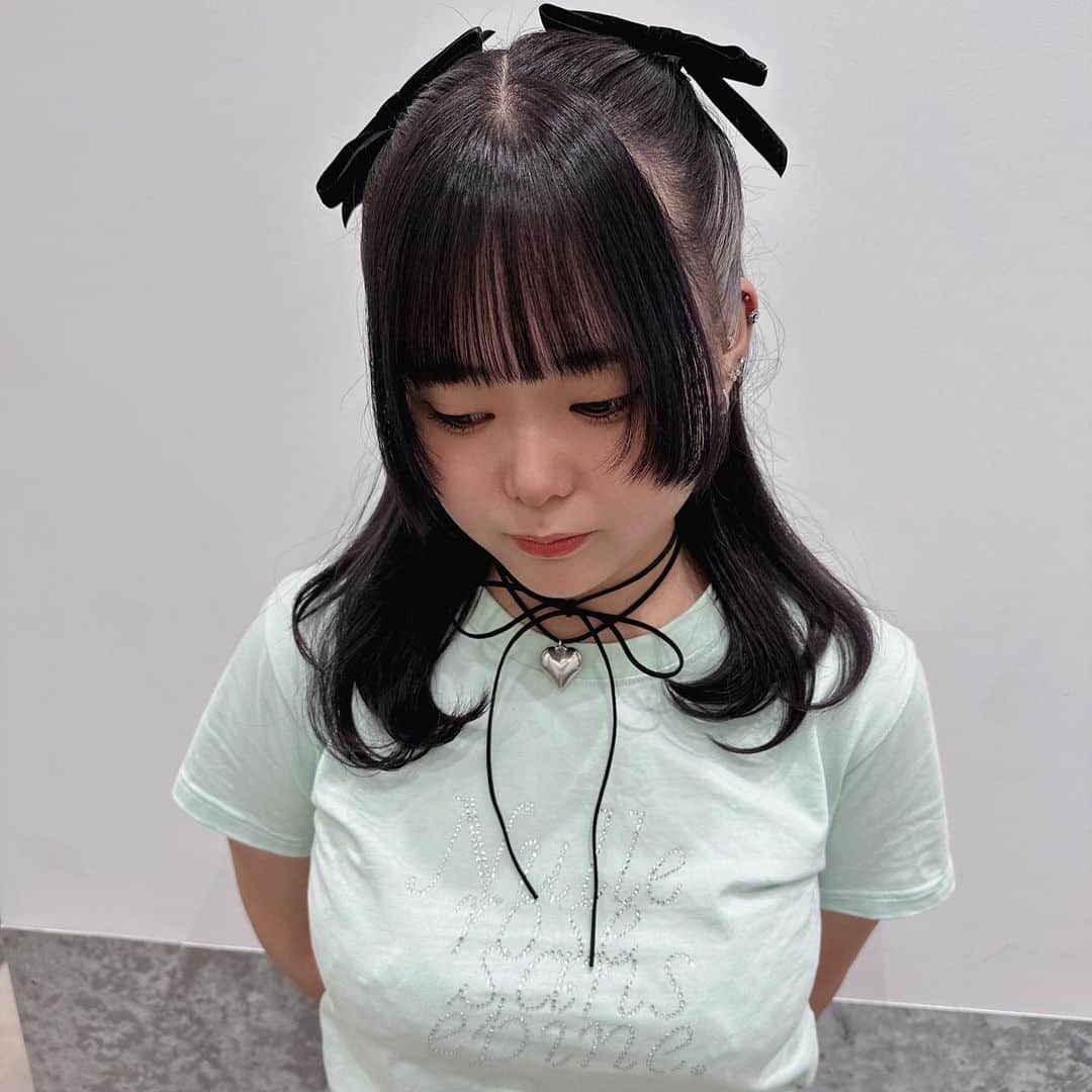 のインスタグラム：「かわいい顔まわり…😮‍💨♡♡ ブルーブラックもいいね、 トリートメントのやり方変えたら艶感上がった👍🏻」
