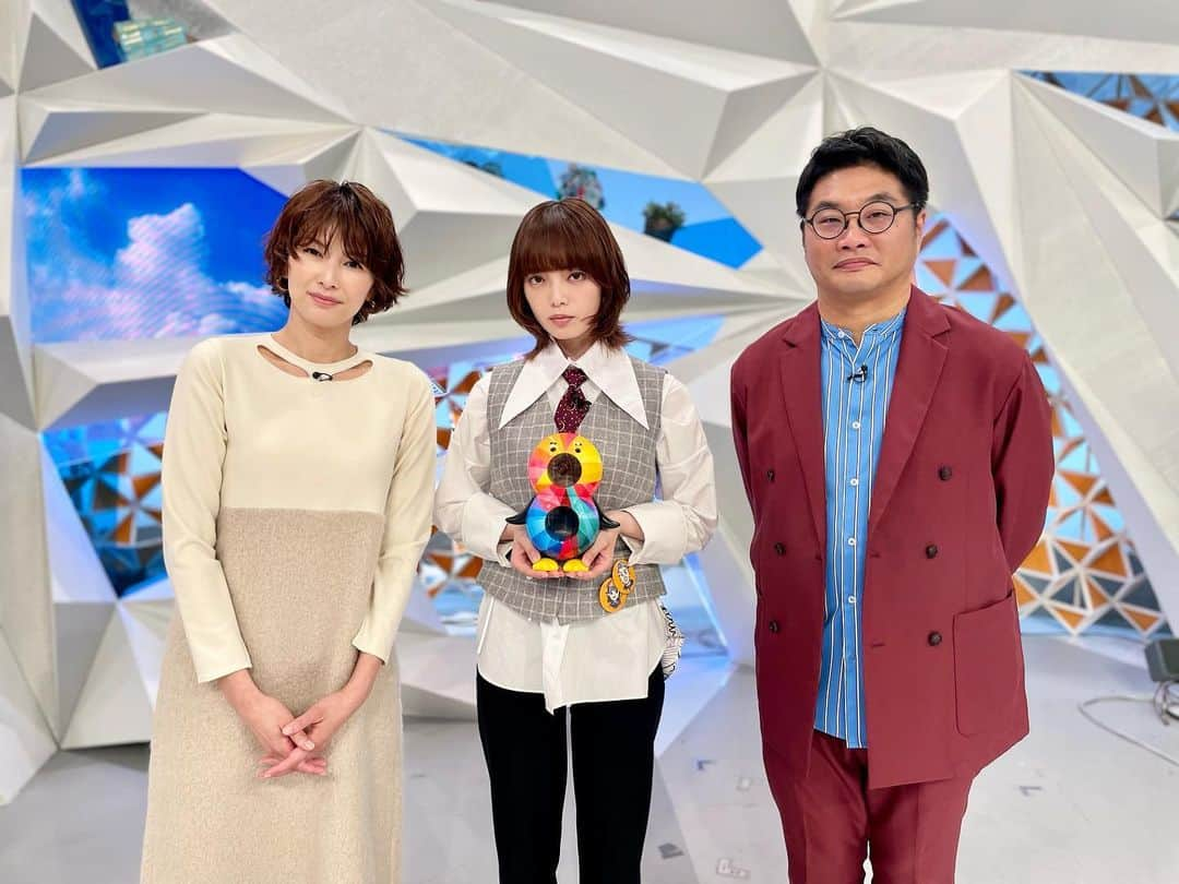 フジテレビ「めざまし8」さんのインスタグラム写真 - (フジテレビ「めざまし8」Instagram)「. 新金9ドラマ #うちの弁護士は手がかかる より #平手友梨奈 さん #吉瀬美智子 さん #松尾諭 さんが生出演✨  座長の #ムロツヨシ さんが現場を全力で盛り上げている雰囲気が伝わってきました💬 平手さんがつけている #くらあん バッジもキュート💕  今夜9時スタートです🎥  #めざまし8 #くらもん #エイトちゃん」10月13日 11時47分 - mezamashi8.tv