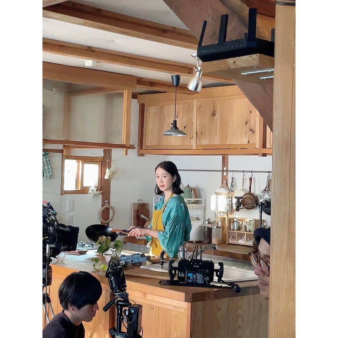 キタキマユさんのインスタグラム写真 - (キタキマユInstagram)「雪印メグミルクさん❄️ 雪印北海道バターのCMに、出演させて頂いております🤲💖  「初恋」篇 「元気出してね」篇 「席替えと恋心」篇   撮影初日に、侑里ちゃん、憩ちゃん、うみちゃんに、おはようございます☀と挨拶をした瞬間、 3人のあまりにキラキラと透き通る可愛さに 『はぁぁ🥹💖』 と、思わず声が漏れてしまったのを覚えております🌈✨（笑）  撮影の間中もずっと  「はぁ〜可愛い🥹💖はぁ〜…可愛い🥹💖💖」  しか、言葉が出てきませんでした🤲💕（笑）  現場も、とても心地よい優しい空気に満ち溢れていて🌸✨ 実は撮影2日目がお誕生日だったのですが、こんなにも素敵な現場で新しい歳を重ねる事ができて、本当に幸せな想いでいっぱいでした🥹💕  雪印メグミルクさま、松岡芳佳監督、プロフェッショナルなスタッフの皆さま🌈✨ そしてどこまでもキラキラと可愛い、侑里ちゃん、憩ちゃん、うみちゃん💖 こんなにも素敵な時間をご一緒させて頂き、本当にありがとうございました🥰✨✨✨  『雪印北海道バター🧈』  皆さま、どうぞよろしくお願いいたします🥰💖  #雪印メグミルク #雪印北海道バター #CM #出演させて頂いております🤲✨ #優しい時間 🌈✨ #ありがとうございました 💖 #味はバターで決まります 🧈 #よろしくお願いします 🥰💕 #長谷侑里 #早瀬憩 #希咲うみ #はぁ〜可愛い🥹💖 #kitakimayu #キタキマユ」10月13日 11時49分 - kitakimayu_official