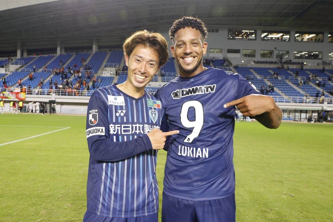 アビスパ福岡のインスタグラム：「試合後の笑顔もお届け📸  🏆2023JリーグYBCルヴァンカッププライムステージ準決勝第1戦🏆 #アビスパ福岡 1-0 #名古屋グランパス  #avispa #J1 #jleague」