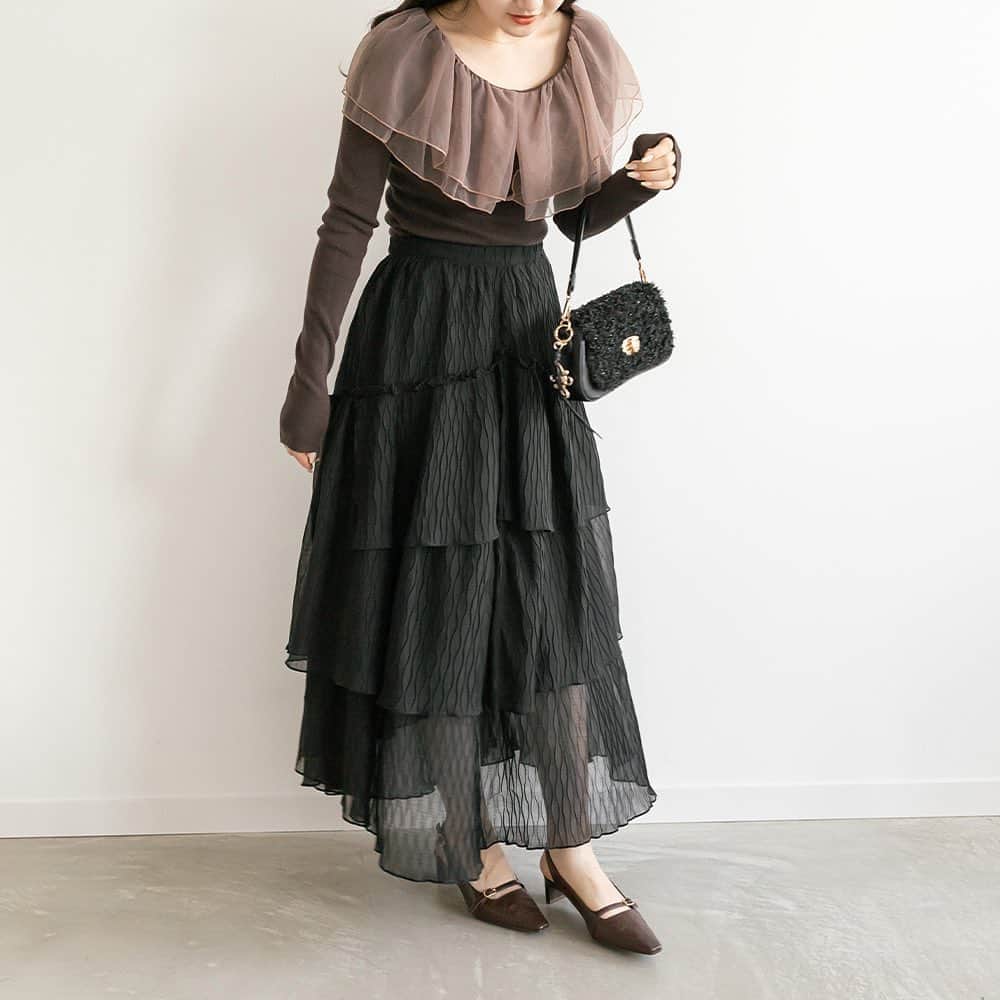 RANDAさんのインスタグラム写真 - (RANDAInstagram)「. 【TULLE KNIT】   ふんわりとしたチュールの衿と、すっきりしたコンパクトな身頃のコントラストが印象的なニット。 程よいボリューム感のチュールが顔周りを華やかに、また軽やかな装いを演出してくれます🤍  ──────────  チュール衿ニット （BT32219）11,990 yen 店舗・オンラインストアで販売中  ──────────   ※詳細は @randa_pic プロフィールURLよりご覧ください！   #RANDA #RANDA20th #2023aw #autumn #wintter #チュールデザイン #ニットコーデ #秋服 #秋コーデ #autumncoordinate #instafashion #fashion #ootd #ランダ  #ファッション #スタイリング」10月13日 11時52分 - randa_pic