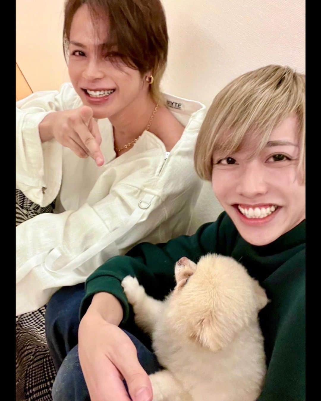 上田竜也さんのインスタグラム写真 - (上田竜也Instagram)「先日末っ子が 家にきて俺の誕生日を祝ってくれた。  この家に来たのは コッシーに続いて2人目です。  あざまるでえええす！  そして！ 本日たった今の時間を持ちまして  ソロツアー MOUSEPEACE2024   〜我龍転生〜  ファンクラブ申し込み始まりやした！  本日10月13日12時から 10月23日12時まででございます  ジャンジャンバリバリ！  沢山のご応募お待ちしております！！  #最高の年明け #を #一緒にしよーぜ #MOUSEPEACE #極秘任務 #続行中 #上田竜也」10月13日 12時00分 - tatsuya.ueda_kt