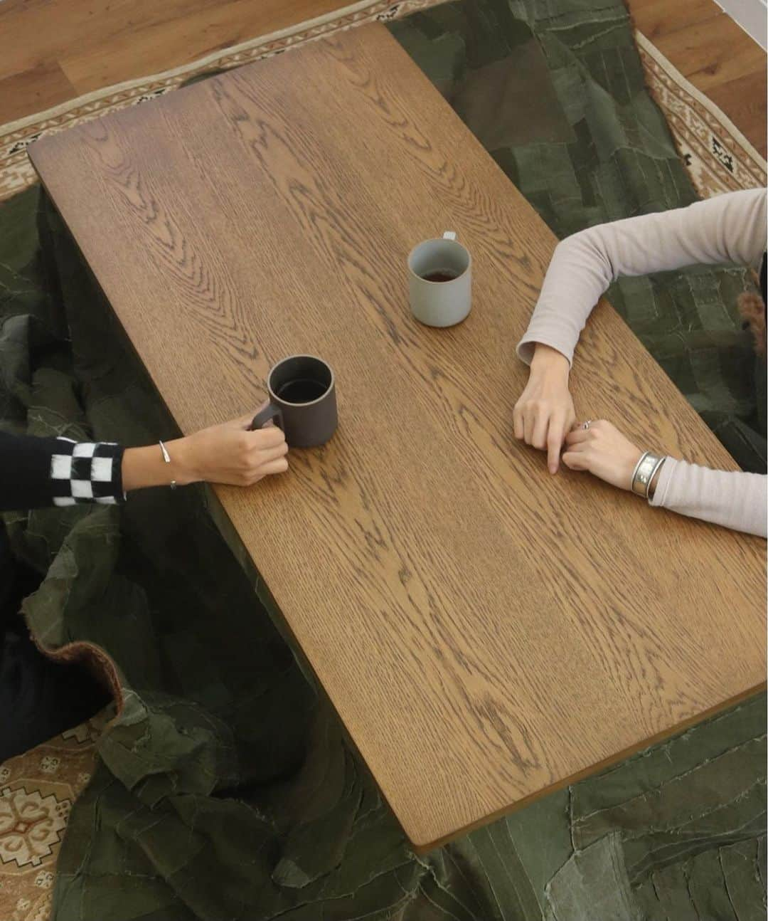 journal standard Furnitureさんのインスタグラム写真 - (journal standard FurnitureInstagram)「\ RECOMMENDED SEASONAL ITEM / ⁡ 【CASE STUDY "KOTATSU" TABLE】 ⁡ 冬の定番アイテム "こたつ" 。 JOURNAL STANDARD FURNITUREオリジナルのこたつテーブルは、暖かい季節でもローテーブルとして使用できるオールシーズン対応型。 ⁡ 天板も表と裏で色味が違います。 その時の好みや気分で変えることが可能です。 ⁡ 脚の長さも調整できるデザインなので、ソファで食事をすることが多い方はカフェのようなスタイルで寛いでいただけます。 ⁡ ---- ⁡ ■CASE STUDY "KOTATSU" TABLE 　¥57,420 ⁡ ■KOTATSU COVER　GEOMETRI  　¥27,720 ⁡ ---- ⁡ #journalstandardfurniture #interior #kotatsu #kotatsutable #table #coffeetable #lowtable #japanesetradition #livingroom #livingroominterior #japanesemodern」10月13日 12時00分 - js_furniture