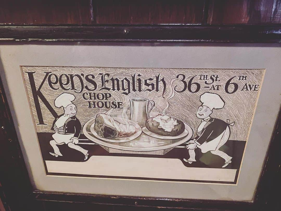 TiAさんのインスタグラム写真 - (TiAInstagram)「ニューヨーク最終日のランチ🗽 ステーキは雰囲気も全てが好きな「Keens Steakhouse（キーンズ・ステーキハウス）」🇺🇸 おすすめです。  今回のニューヨークは、忘れられない。絶対、忘れない。なんて話は尽きなくて。  #nyc #ny #newyork #keenssteakhouse #lunch #steak #love #blackdress #dinner #ステーキハウス #キーンズステーキ」10月13日 12時16分 - tia_singer