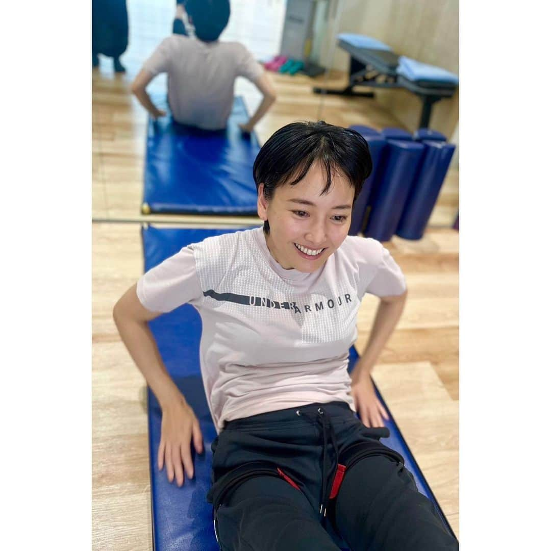 永池南津子さんのインスタグラム写真 - (永池南津子Instagram)「そして嬉しいことにスタジオ着いたらこの人がいた！ @ono_maaya  会うのが久しぶりで思いがけずなのもあって、テンション爆上がりでした。 トレーニング中笑いが止まらなくてお陰であっという間に終わってた。 魔の3回目も容易かった！ #パワー #power #マッスル #マッスルメモリー ってパワーワードを今日はコーチが教えてくれました。  頑張れ私のマッスルメモリー。 38年間分のメモリー容量あるはず。 使われた覚えがない。」10月13日 12時23分 - natsuko_nagaike