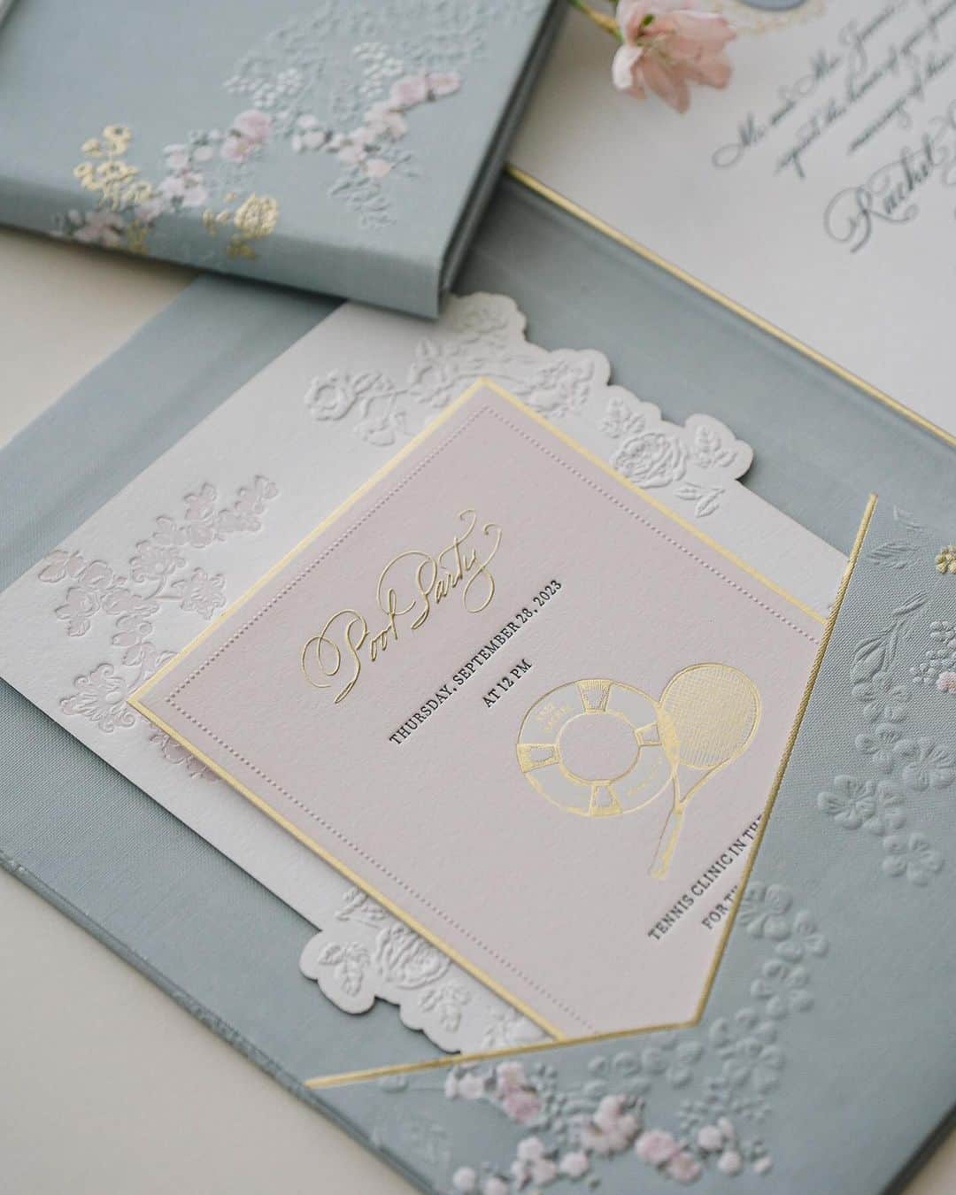 Veronica Halimさんのインスタグラム写真 - (Veronica HalimInstagram)「Capturing the essence of elegance and timeless beauty, Rachel & Erez’s wedding was nothing short of perfection. We had the privilege of designing their wedding invitations and stationery for their enchanting three-day celebration at the Hôtel du Cap-Eden-Roc. ⠀⠀⠀⠀⠀⠀⠀⠀⠀ Our inspiration for the color palette came from the enchanting seaside Riviera, reflected in the soft shades of blue. Additionally, the delicate blush pink hues were drawn from one of Rachel’s five exquisite Chanel Haute Couture dresses ⠀⠀⠀⠀⠀⠀⠀⠀⠀ Thank you for letting us be a part of your special day by creating all the gorgeous paper items. It was a blast!  📷Slide 2,4,7,10 @davidbastianoni    Wedding Planning, Event & Design Concepts @sarahhaywoodweddings  Videography @marcocaputofilms  Florals @roni_floral_design  Clutch @_thebellarosacollection   Bride @princessrachelwilliams Haute Couture Gown @chanelofficial @olivia_douchez   #ldvh #weddinginvitation #bespokestationery #weddinginspiration #カリグラフィー　#ウェディング　#ウェディングアイテム #weddinginspiration #weddingdesigner #papers #truffypi #hotelducapedenroc #weddingtrend #veronicahalim #weddingpapers #ChanelHauteCouture #chanelbride」10月13日 12時32分 - truffypi