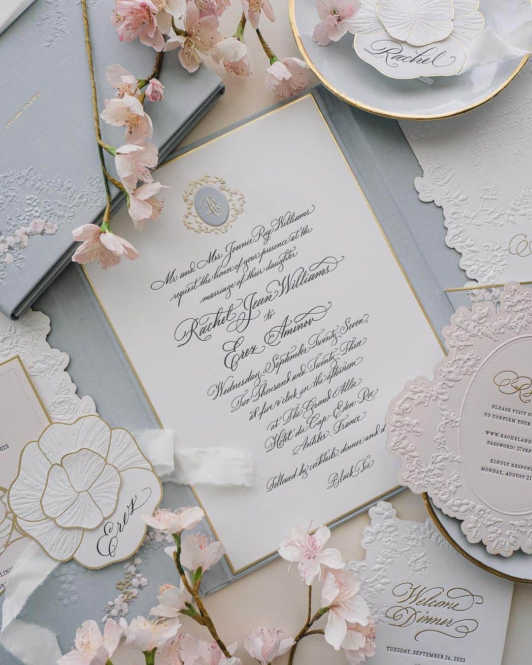 Veronica Halimのインスタグラム：「Capturing the essence of elegance and timeless beauty, Rachel & Erez’s wedding was nothing short of perfection. We had the privilege of designing their wedding invitations and stationery for their enchanting three-day celebration at the Hôtel du Cap-Eden-Roc. ⠀⠀⠀⠀⠀⠀⠀⠀⠀ Our inspiration for the color palette came from the enchanting seaside Riviera, reflected in the soft shades of blue. Additionally, the delicate blush pink hues were drawn from one of Rachel’s five exquisite Chanel Haute Couture dresses ⠀⠀⠀⠀⠀⠀⠀⠀⠀ Thank you for letting us be a part of your special day by creating all the gorgeous paper items. It was a blast!  📷Slide 2,4,7,10 @davidbastianoni    Wedding Planning, Event & Design Concepts @sarahhaywoodweddings  Videography @marcocaputofilms  Florals @roni_floral_design  Clutch @_thebellarosacollection   Bride @princessrachelwilliams Haute Couture Gown @chanelofficial @olivia_douchez   #ldvh #weddinginvitation #bespokestationery #weddinginspiration #カリグラフィー　#ウェディング　#ウェディングアイテム #weddinginspiration #weddingdesigner #papers #truffypi #hotelducapedenroc #weddingtrend #veronicahalim #weddingpapers #ChanelHauteCouture #chanelbride」