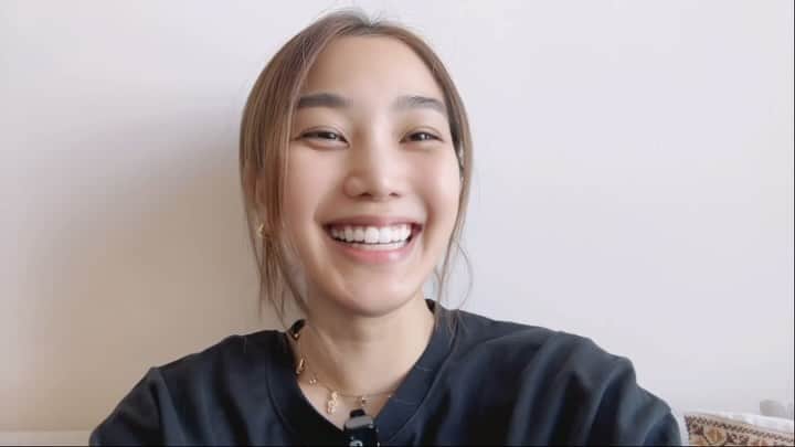 レスレイ・チアンのインスタグラム：「BULGARIA VLOG Part 1, out on my YouTube channel now! No make up, so chill~ 😝🇧🇬❤️ Please like, share and subscribe to my channel, it means the world to me! Link in Bio ✨ YouTube.com/LesleyChiangOfficial  #vlog #sofia #bulgaria #youtube #travel #royalfamilydancecrew」