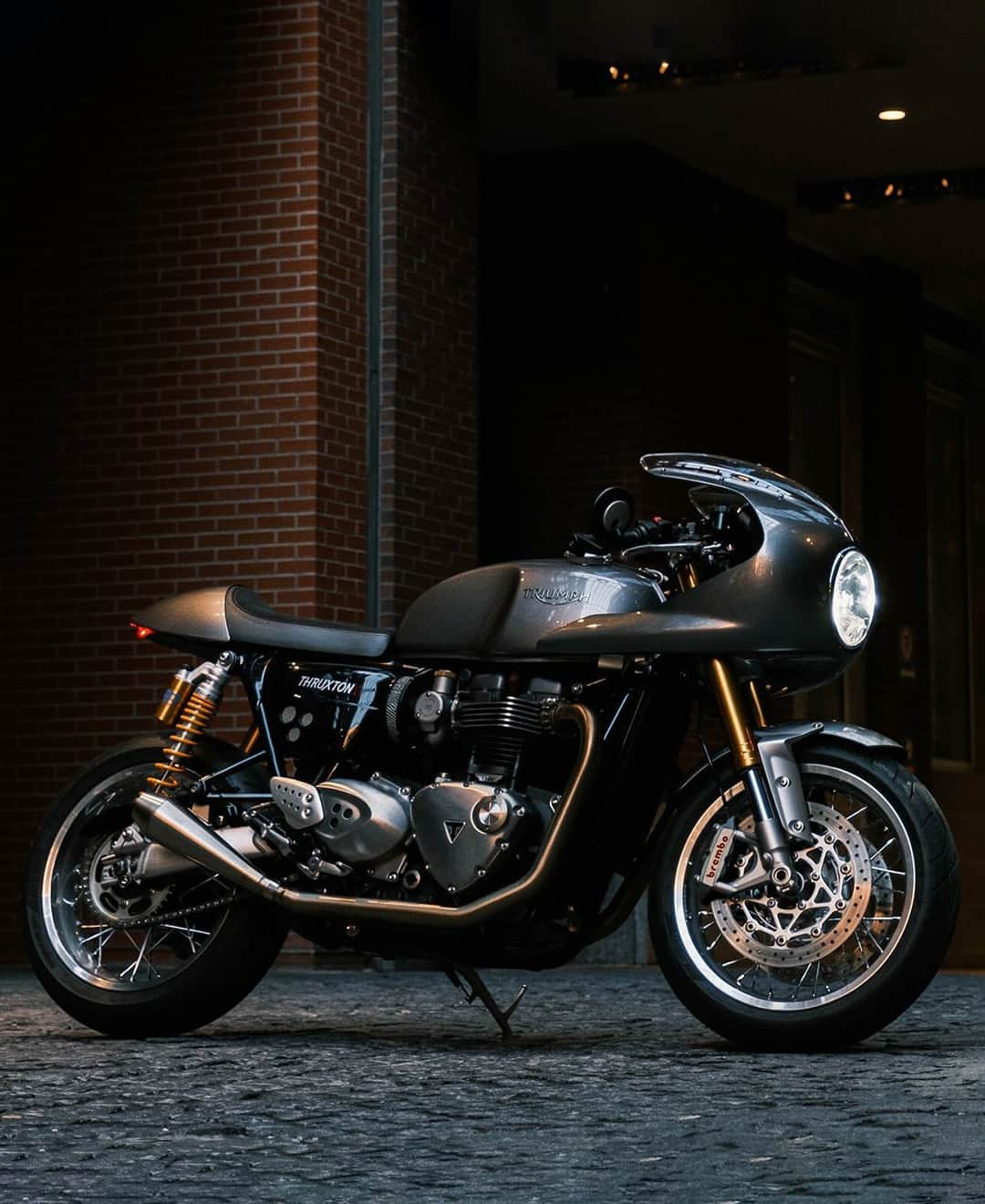 Triumph Motorcycles Japanさんのインスタグラム写真 - (Triumph Motorcycles JapanInstagram)「⁣ Thruxton - 無敵のカフェレーサー🔥⁣ ⁣ Credit: @max.hwrd, @londonthrux, @district_thruxtonr & @thechromethruxton⁣ ⁣ #Thruxton #トライアンフ #トライアンフはかっこいい #バイク #バイク好きな人と繋がりたい #バイクのある風景 #バイクが好きだ #バイク好き #バイク乗りと繋がりたい #理想のライドがそこにある #triumph #ForTheRide #OfficialTriumph #TriumphMotorcycles」10月13日 13時00分 - triumph_motorcycles_japan