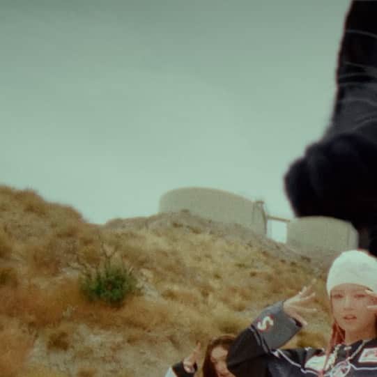 IVEのインスタグラム：「IVE THE 1st EP <I'VE MINE>  'Baddie' MV  https://youtu.be/Da4P2uT4mVc  #IVE #아이브 #アイヴ #1stEP #IVEMINE #Eitherway #OfftheRecord #Baddie」