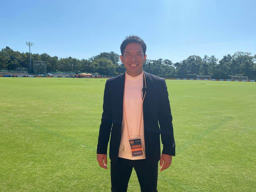 太田吉彰さんのインスタグラム写真 - (太田吉彰Instagram)「清水エスパルス練習取材⚽️   SBSテレビ みなスポ　  清水エスパルスの練習取材に行ってきました。  秋葉監督・乾貴士選手・吉田豊選手にインタビュー をさせていただきました。  秋葉監督お誕生日おめでとうございます。  明日のみなスポ（16時30分〜17時）放送予定です。 ぜひご覧ください。  監督、選手、スタッフ、関係者の皆様ありがとうございました。  #清水エスパルス #SBS  #静岡放送　#みなスポ　#三保グラウンド」10月13日 13時12分 - yoshiakiohta09