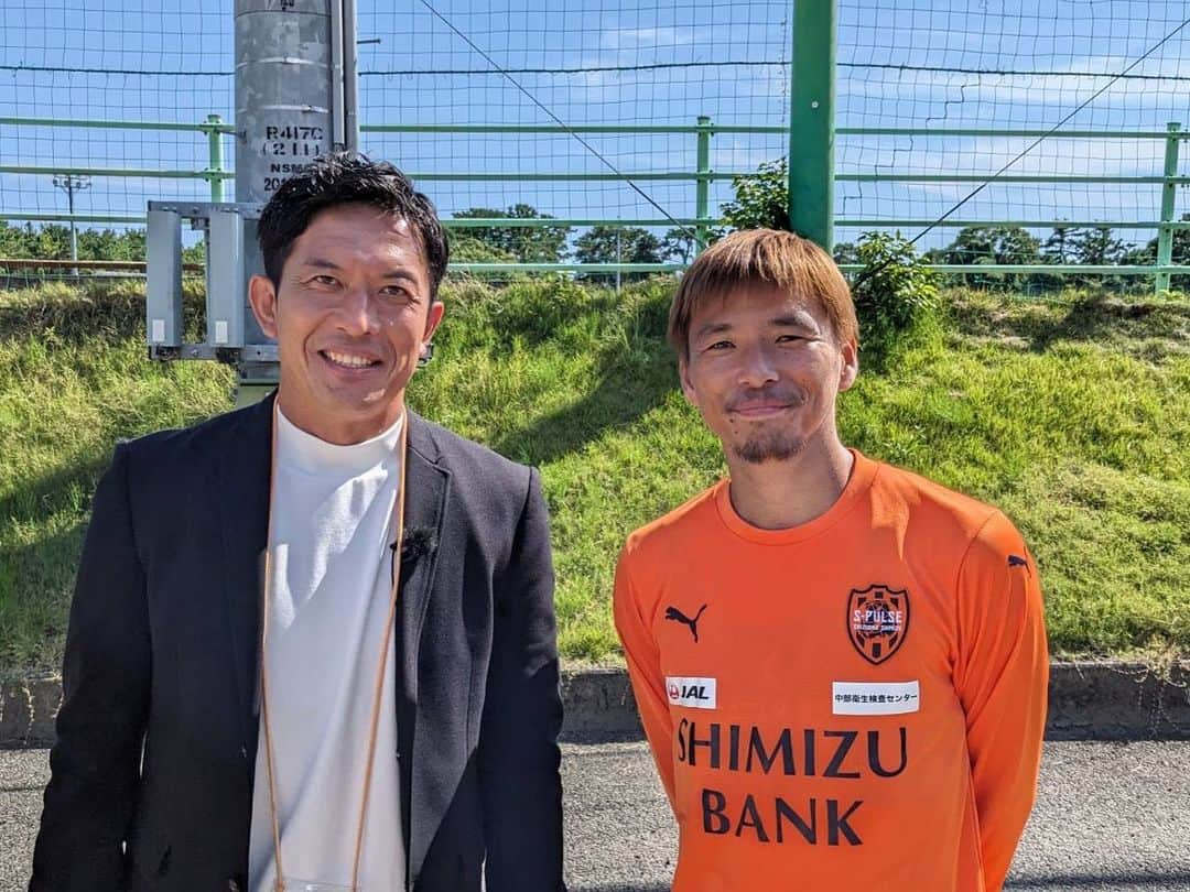 太田吉彰さんのインスタグラム写真 - (太田吉彰Instagram)「清水エスパルス練習取材⚽️   SBSテレビ みなスポ　  清水エスパルスの練習取材に行ってきました。  秋葉監督・乾貴士選手・吉田豊選手にインタビュー をさせていただきました。  秋葉監督お誕生日おめでとうございます。  明日のみなスポ（16時30分〜17時）放送予定です。 ぜひご覧ください。  監督、選手、スタッフ、関係者の皆様ありがとうございました。  #清水エスパルス #SBS  #静岡放送　#みなスポ　#三保グラウンド」10月13日 13時12分 - yoshiakiohta09