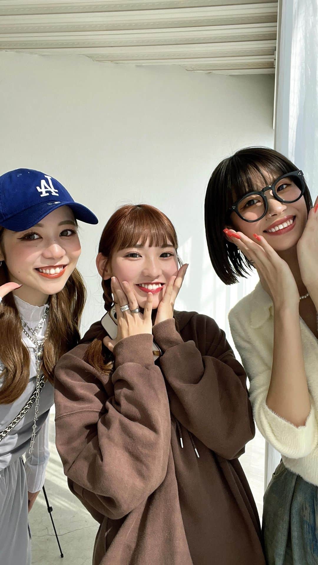 ジーナシスのインスタグラム：「˗ˏˋ 🎀𝗕𝗜𝗚 𝗡𝗘𝗪𝗦🎀 ˎˊ˗ 𝗭𝗢𝗭𝗢𝗧𝗢𝗪𝗡 𝗟𝗜𝗠𝗜𝗧𝗘𝗗 𝗜𝗧𝗘𝗠𝗦 本日10/13(金)より予約受付開始！ 🤍 🤍 🤍 _____________________________________________ JEANASISからZOZO限定アイテムが登場 トレンド感満載のラインナップଘ♡ଓ*:ﾟ+｡.໒꒱°* 店舗ではゲットできないアイテムですᶫᵒᵛᵉ 是非チェックしてみてくださいෆ  _____________________________________________ 🤍 🤍 🤍 _____________________________________________ STAFF 大阪府　梅田HEP FIVE店 @marinoa_17   神奈川県　たまプラーザテラス店 @wnn.ri   長崎県　アミュプラザ長崎 @misa.izm   WEB担当 @js_aka64  _____________________________________________ 商品詳細は製品タグ or TOPページURLよりチェック ▷▷▷ @jeanasis_offici 『#ジーナスタッフスタイリング』をフォロー ▷▷▷全国のスタッフによるスタイリングを毎日更新中！ _____________________________________________  #JEANASIS #ジーナシス #ジーナシスト #ootd #fashion #tokyo #2023AW #ゾゾタウン  #ゾゾタウン限定 #zozotown  #zozo  #スウェット #スウェットコーデ #ニット #ニットコーデ #カーディガン #カーディガンコーデ #スポーティー  #スポーティーコーデ  #ミニスカート  #ミニスカートコーデ  #ミニスカ  #セットアップ  #セットアップコーデ」