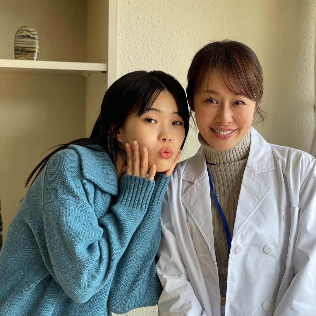 藤井美加子さんのインスタグラム写真 - (藤井美加子Instagram)「📽️💙 映画「キリエのうた」本日公開🎵  アイナちゃんの魂に響く唄声を是非劇場で受け取ってください。  私も少し出てます、是非探してみて下さい。遂に憧れの岩井組に参加できた大切な愛おしい作品です。  #キリエのうた @kyrie_uta」10月13日 13時11分 - mikako_miki