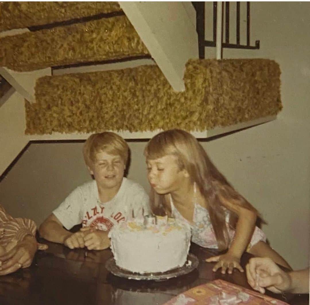 ケイト・ウォルシュのインスタグラム：「Hey I was born a long time ago. Happy I’m here. I am blessed」
