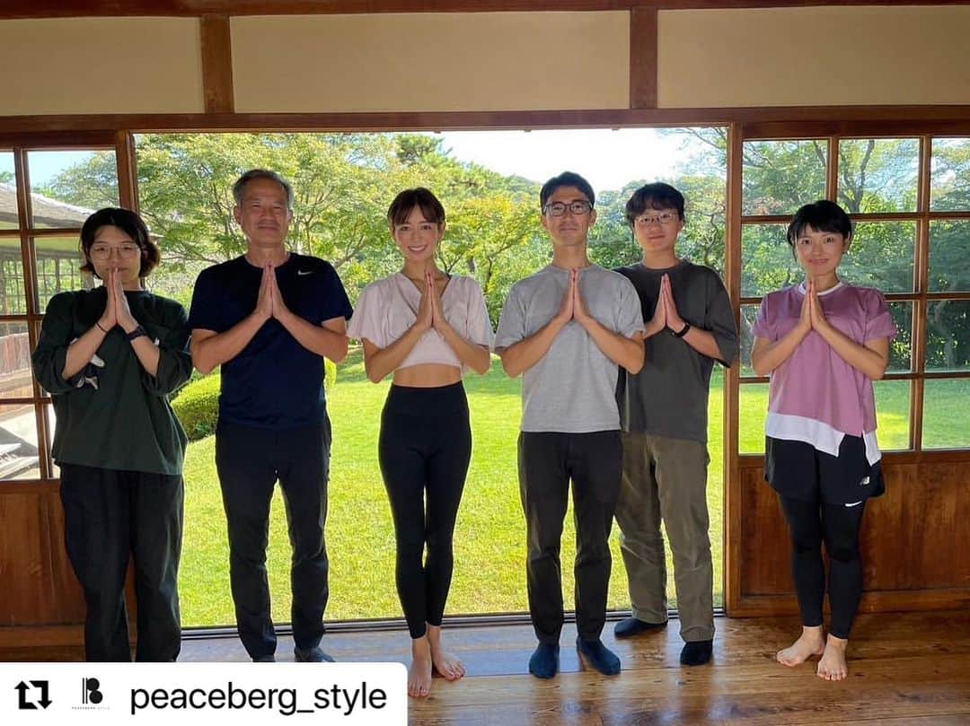 松本莉緒さんのインスタグラム写真 - (松本莉緒Instagram)「明日土曜朝7:30〜OA🧡 ⁡ 「おはよう日本☀️！」 本当素敵なタイトルですよね✨☺️！ ⁡ 明日、私は茨城で朝を迎えます！ 皆さまはどちらから朝を迎えますか？☀️ ⁡ TVの前の皆さま、 是非一緒に身体伸ばしていきましょう♪ 7:30〜 NHK ✨ 是非ご覧頂けると嬉しいです🙏💖 そして感想を頂けたらもっと嬉しいです🥹 ⁡ よろしくお願いします! ⁡ matsumoto rio. ⁡ ⁡ ‼︎‼︎#Repost @peaceberg_style with @use.repost ・・・ . 🌿🌿メディア出演情報🌿🌿 ⁡ 10/14(土) NHK総合にて放送 AM 7 :30-『おはよう日本』内のコーナー「くらしり」にて 松本莉緒がVTR出演致します✨ ⁡ 気持ち良い秋晴れの中、都内某所の素敵な場所で、リポーターの上村陽子さんと一緒にヨガレッスンを行いました🧘‍♀️🌿 ⁡ 今回のレッスンのポイントは、体の土台腸腰筋に働きかけるヨガ ⁡ 腰周りの血流が全体的に良くなることで、疲労物質の蓄積や筋肉の緊張を防ぐことができ、腰痛の改善につながります◎ ⁡ 寒さが訪れる季節、冷え・凝り固まる身体にお悩みの方、 腰痛持ちでお悩みの方、是非ご覧下さい🕊️ ⁡ ※本放送は関東甲信越のみですが、見逃し放送の「ＮＨＫプラス」に対応しております。見逃し配信の視聴には登録が必要ですが、放送後１週間は全国で登録後すぐにご覧いただけます。 ⁡ また、WEB公開も予定しておりますので 後ほどリンク貼ります🔗 ⁡ #松本莉緒 #nhk #おはよう日本　 @peaceberg_style」10月14日 0時03分 - matsumoto_rio1022