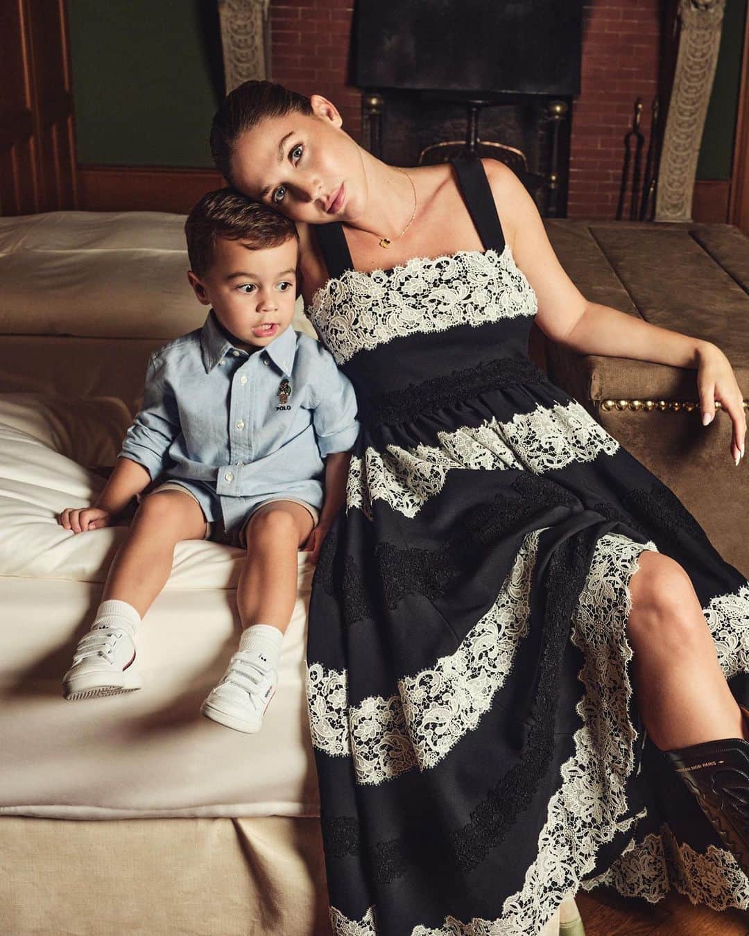 アン・キャサリン・ボメルのインスタグラム：「Nicht mehr lange bis @AnnKathrin Götze und @MarioGotze zu viert sind! Wie die Mama die Balance zwischen Schwangerschaft, ihrer kleinen Familie und ihrer Arbeit als Content Creatorin findet, hat sie uns im Interview in unserer neuen Ausgabe verraten. Ab morgen am Kiosk erhältlich oder via instyle-abo.de/specials online bestellen! 💗 . Fotos: Markus Jans @markusjans Styling: Lynn Schmidt @lynnsstyle . #instyle #instyleminiandme #family #annkathringötze #mariogötze」