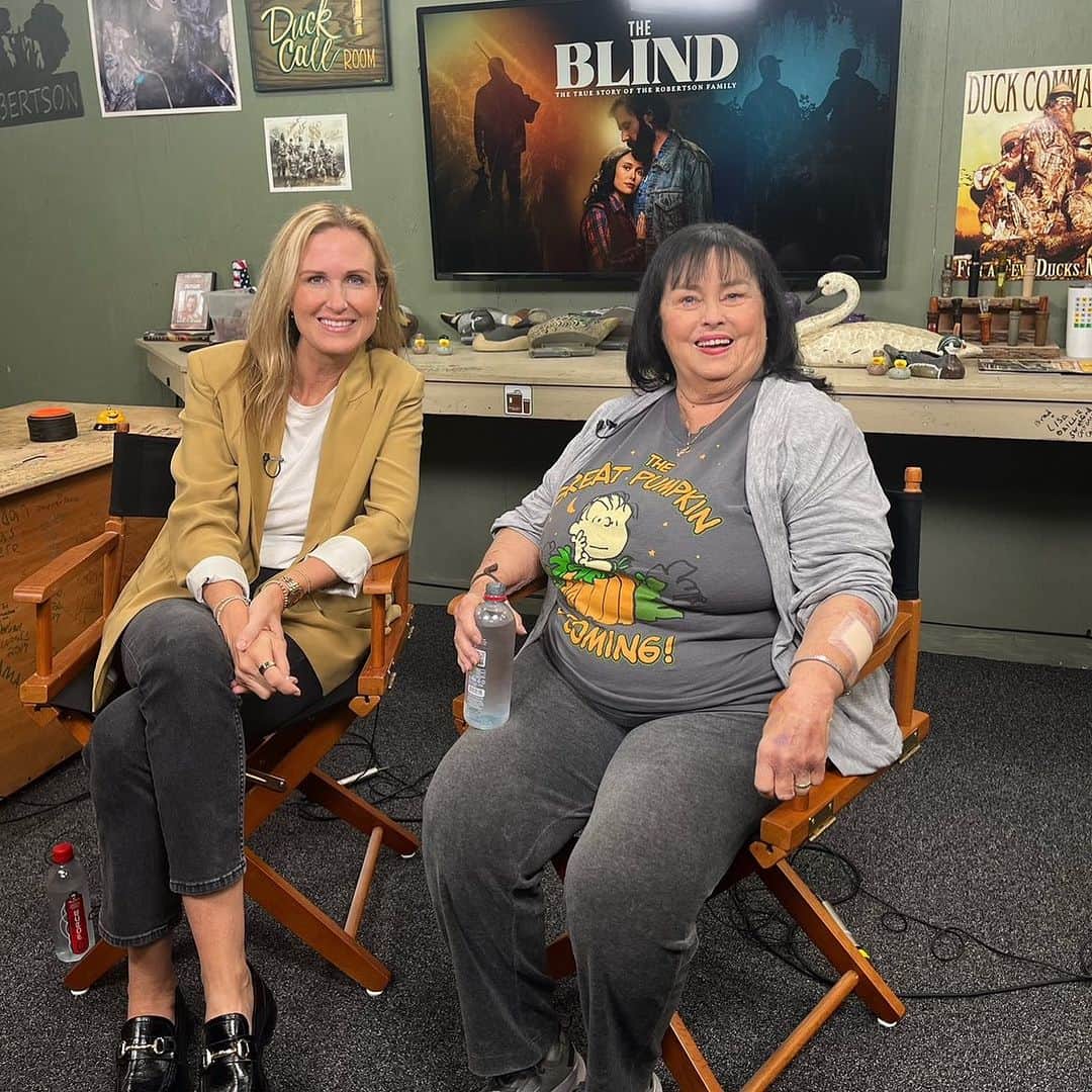 コリー・ロバートソンのインスタグラム：「If you haven’t seen @theblindmovie yet, make plans for this weekend!! We had no idea we’d still be in theaters by now. We were only given a one week run, and the word was Taylor Swift was going to take over the theaters with her movie, ha! But because of you we are still in over 1,100 theaters for the 3rd weekend around the country, plus Canada!!   God is the hero of this story, but second to Him is this woman beside me @officialmisskayrobertson She endured a difficult marriage, was a single mom of three little boys, gave her life to Jesus, found a church, got a job, and took care of her kids when her marriage hit rock bottom. Then she offered forgiveness and fought to keep her marriage together when her husband @officialphilrobertson repented and surrendered his life to God.   And that right there changed everything for our family and for generations to come.   She has taught me more about strength, love, forgiveness and grace than anyone I know and I am thankful to be her daughter-in-law. Had all of that not happened I would have never met @realwilliebosshog just a few years after all of this came to pass at summer camp @campchyoca 🧡  God does not waste anything. He is not finished with your story. You can live a new life  There is no one too far gone from the love of God, no sin or past that the blood of Jesus can’t cover.   Should have probably posted a spoiler alert, ha, but that is what this movie is about. It’s not a cheesy Christian film though. It’s real and it’s raw; you just have to see it and experience it for yourself!」