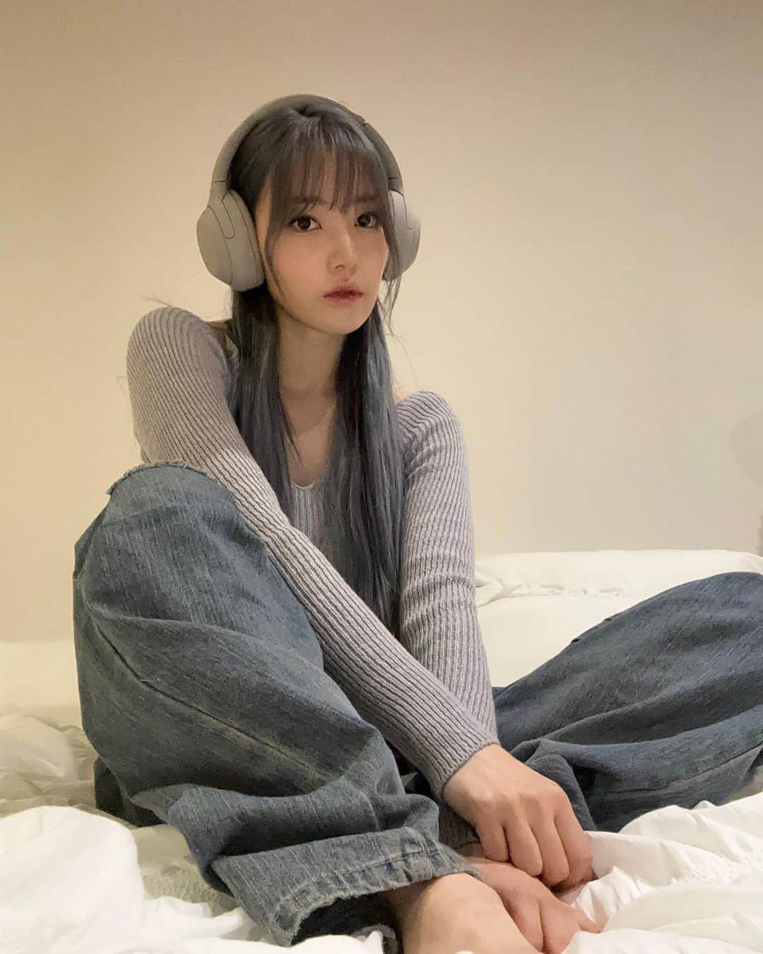 宮脇咲良のインスタグラム：「Blue and Gray 🩵🩶」