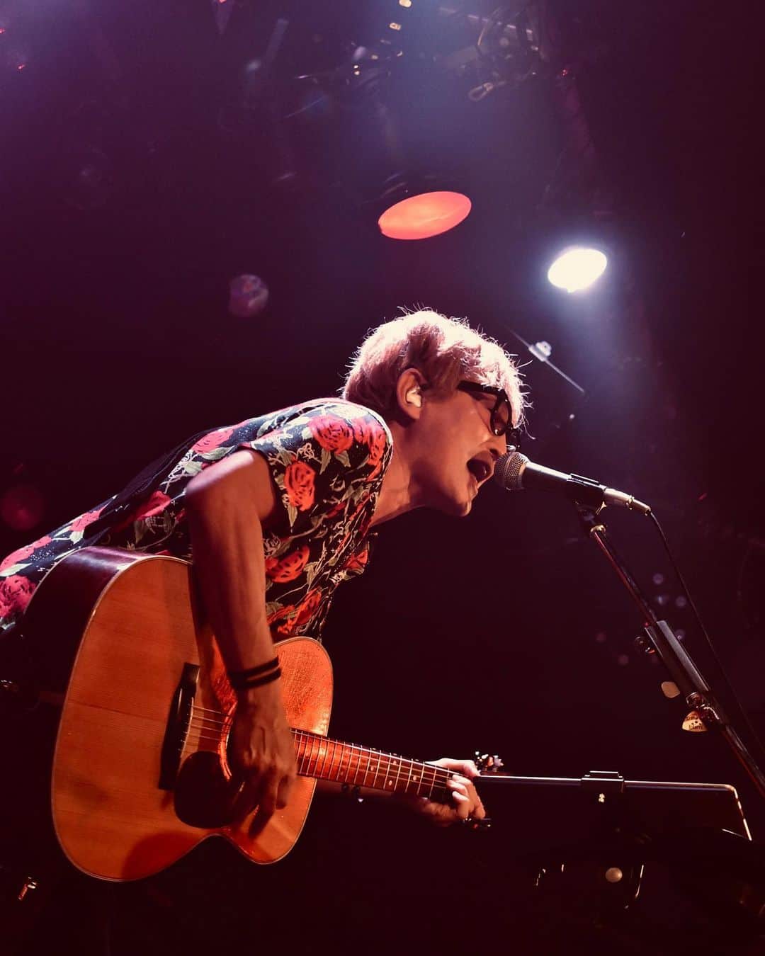 スガシカオのインスタグラム：「2015年ぶり4回目の盛岡公演、ありがとうございました！！ MCがやばい方向にいってしまってすみません 笑 今日しかやらない曲、頑張ってサービスしました！！お気に召しましたかー？？ あの曲、やってよかったー！めっちゃ気持ちよかった！  なんか今夜は一曲一曲、すごいエネルギーが必要だった。。 疲れてんのかなぁ。 1週間休んで、次は宇都宮だね！」