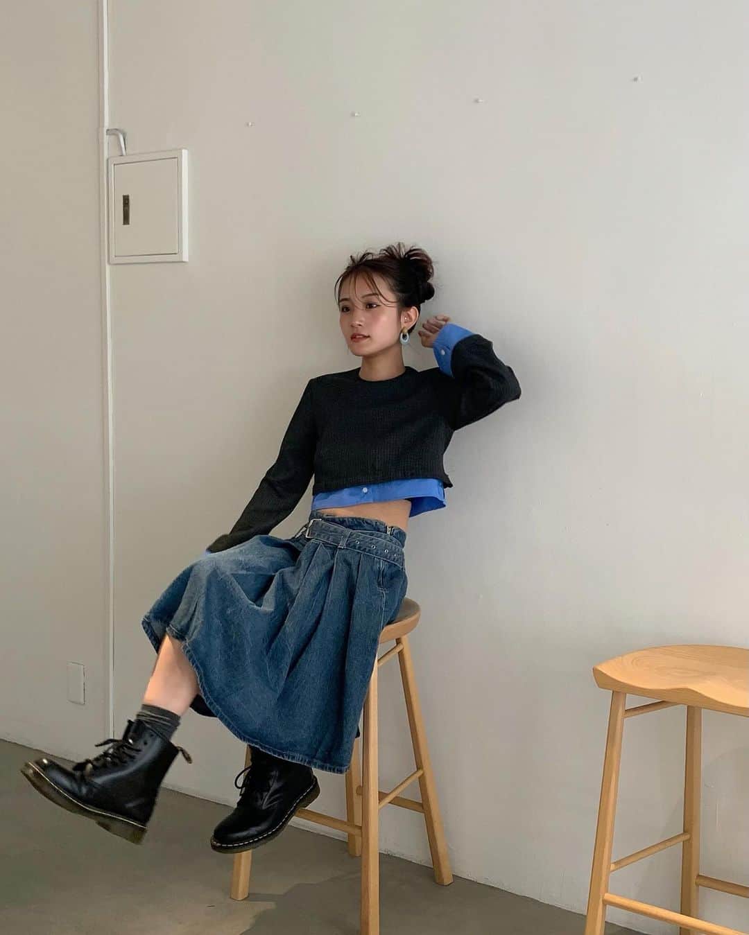 さくらのインスタグラム：「𝙈𝙮 𝙛𝙖𝙫𝙤𝙧𝙞𝙩𝙚 𝙤𝙪𝙩𝙛𝙞𝙩 👔🤎  ZARAのトップスもスカートも可愛くて この日のコーデお気に入り😌🍂」