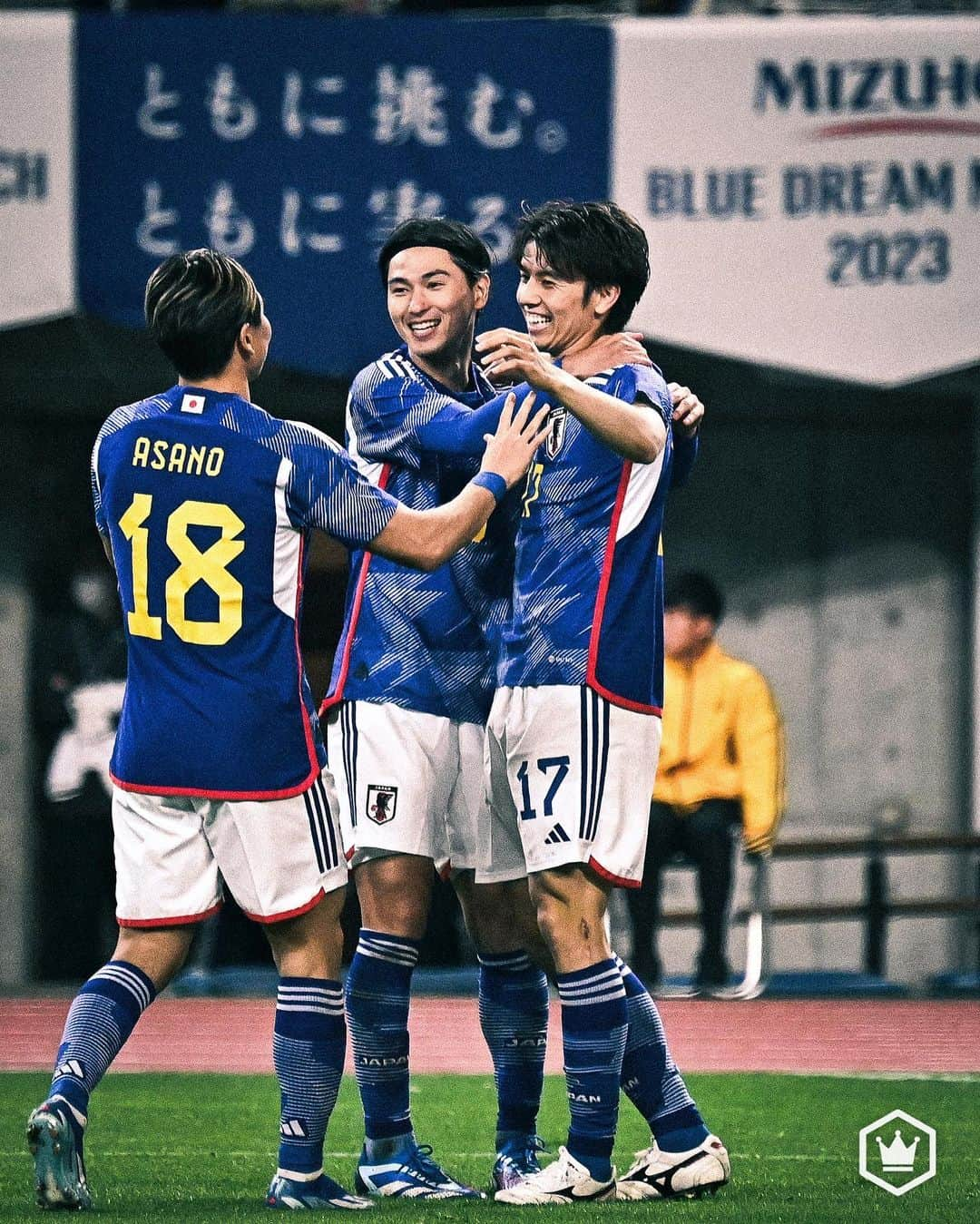 サッカーキングさんのインスタグラム写真 - (サッカーキングInstagram)「. FLASH BACK SAMURAIBLUE!! 4発快勝のカナダ戦を10枚の写真で振り返る（2023.10.13）  📷Photo by @shimpeei（SOCCERKING）  #ともにアオイユメを #夢への勇気を #SAMURAIBLUE #jfa #daihyo #サッカー日本代表 #サッカー #soccer #フットボール #football #⚽️ #サッカーキング  #田中碧 #大迫敬介 #中村敬斗 #伊東純也 #内田篤人 #影山優佳」10月13日 22時51分 - soccerkingjp