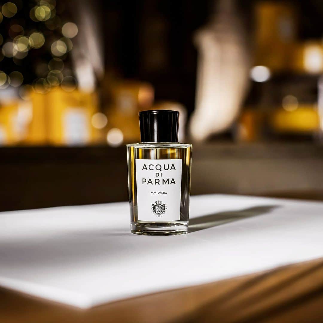アクアディパルマのインスタグラム：「Born from private luxury, Colonia is an olfactory ode to Italian sun-kissed citruses that continues to illuminate Acqua di Parma's heart.   #AcquadiParma​ #holidayseason #ItalianLifestyle #theessenceofItalianlife #colonia」