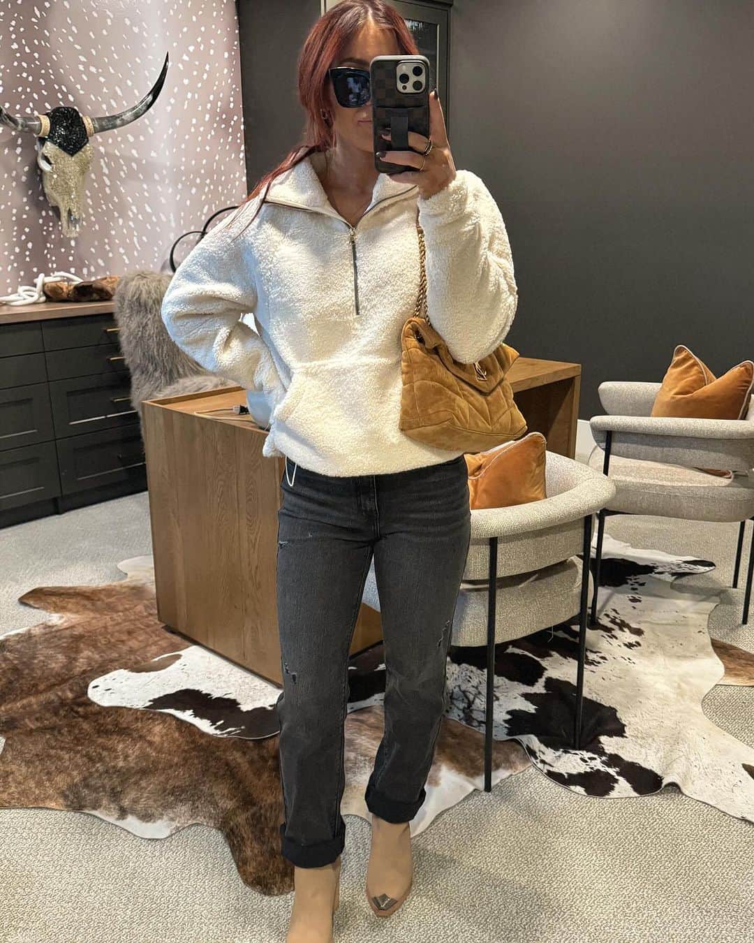 Chelsea Houskaさんのインスタグラム写真 - (Chelsea HouskaInstagram)「3 ways I’m wearing my new fav sherpa half zip this fall 🤍  Which one are you? I *want* to be more of the first and last outfit but always end up being the 2nd! Comfy cozy always! Sherpa is linked in my stories 🍂」10月13日 23時03分 - chelseahouska