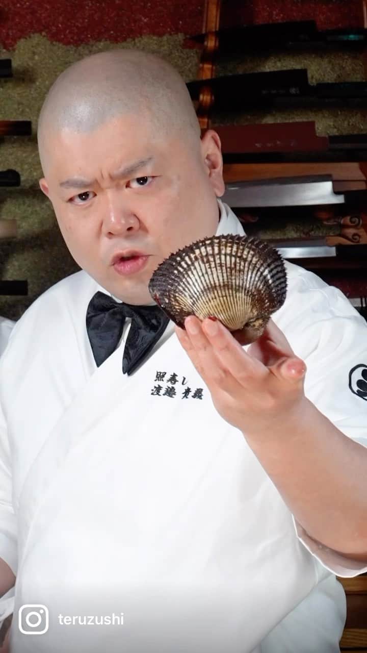  WATANABETAKAYOSHIのインスタグラム：「AKAGAI SEASON. DOZO  #tasty#dozo#sushibae#teruzushi#sushi#wasabi」