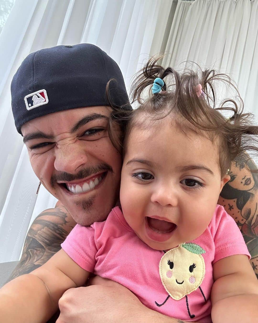 Bielのインスタグラム：「Ontem quase saiu o cabelo maluco, famíliaa 🤣😩 aí já logo completei o dump com umas fofurices em homenagem ao dia das children 🥹😍」
