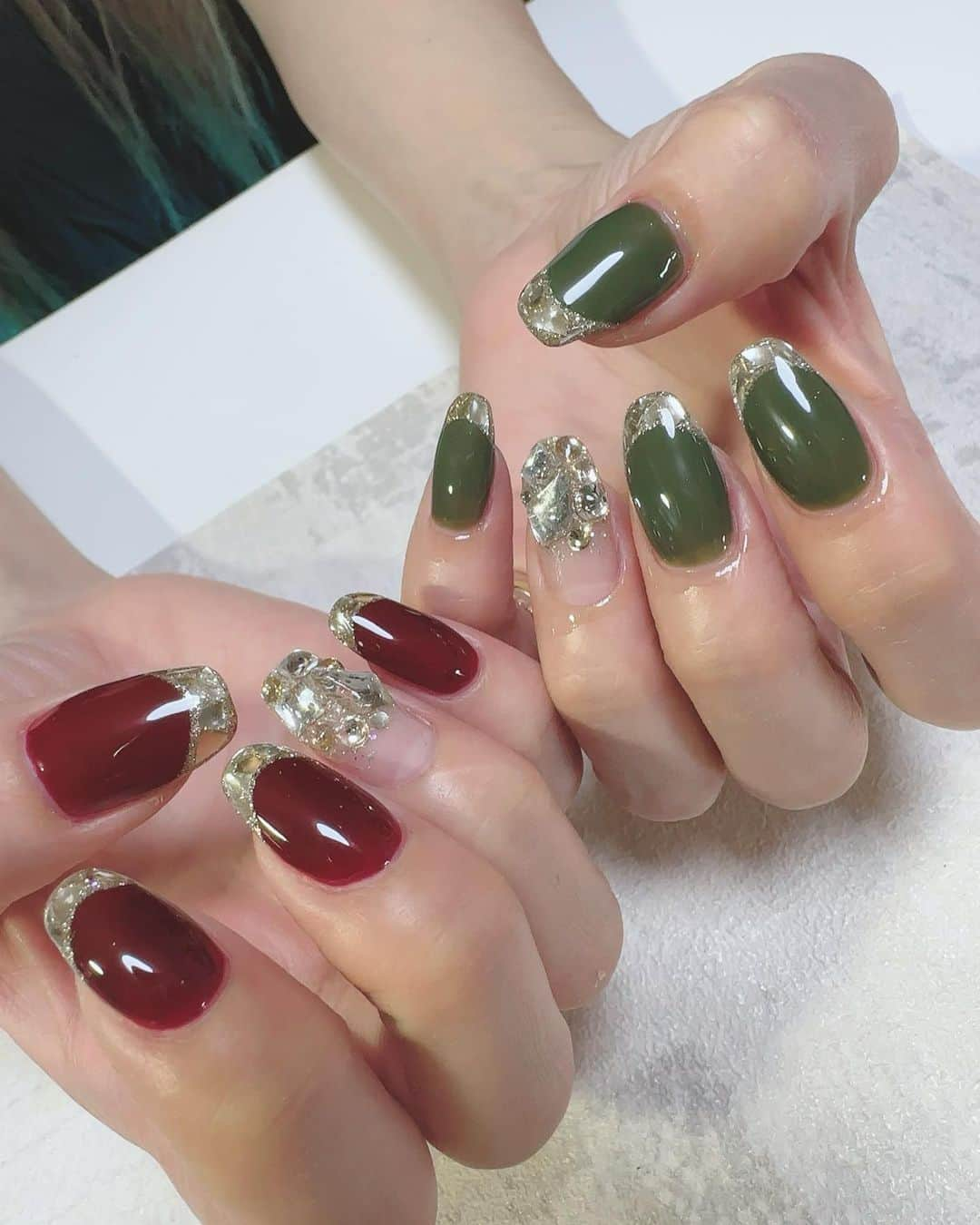 香織のインスタグラム：「カラーガラスフレンチ✨  #nail#ガラスフレンチ#秋ネイル#ボルドーネイル#大阪ネイルサロン」