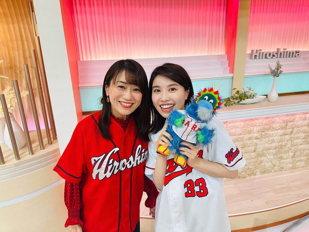 大隅智子のインスタグラム：「あすからクライマックスシリーズ。 カープ勝ってほしいですね！ キャスターの前川夏生さんと。 #お好みワイドひろしま　#カープ　＃クライマックスシリーズ　#CS」