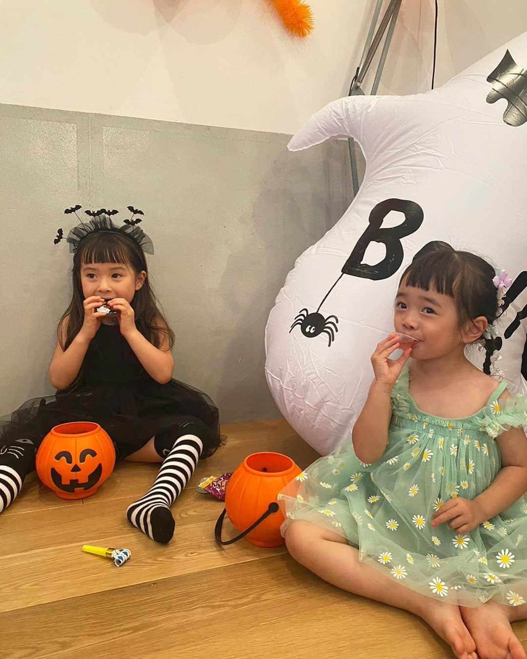 漆川由佳さんのインスタグラム写真 - (漆川由佳Instagram)「かなり早めのHalloween🎃👻✨ 産まれる前に参加させてくれてみんなありがとう🥹🙏🏻💕」10月13日 23時35分 - shitsukawayuka