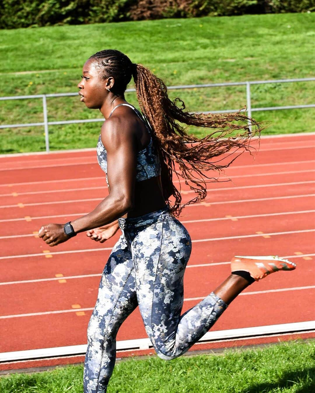 デズリー・ヘンリーさんのインスタグラム写真 - (デズリー・ヘンリーInstagram)「Never be afraid to chase your dreams 🏃🏿‍♀️💨   #Potd #Ootd #bhfyp #FitnessFriday #trackandfield #athletics #track #tracknation #athlete #fitness #training #sport #workout #fitfam #motivation #Athlete #Manifestation #Mood」10月13日 23時36分 - desiree_lh