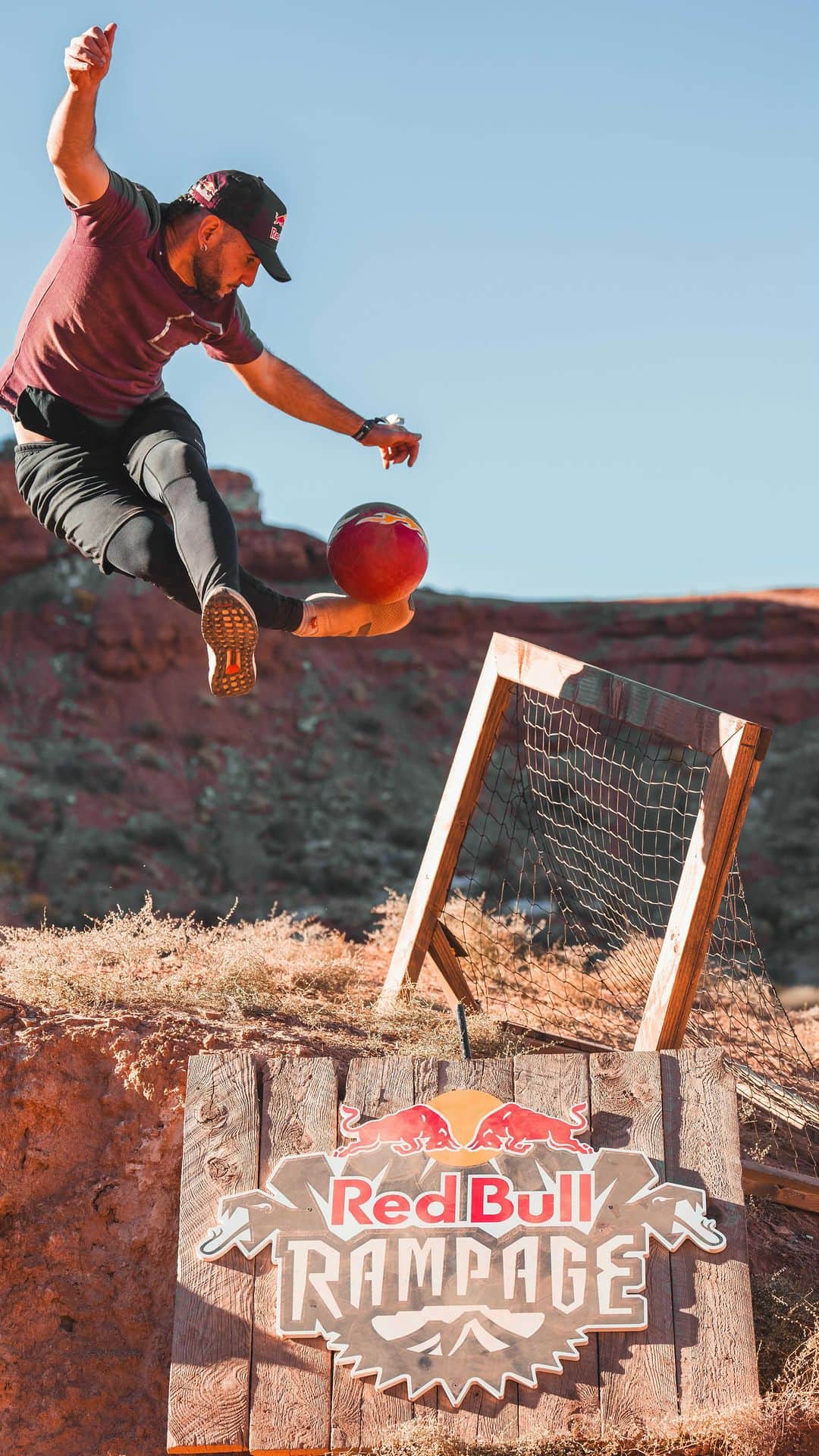 ショーン・ガルニエのインスタグラム：「#RedBullRampage goes down Today, October 13th at 10a MDT 🇺🇸 Watch it on ESPN+  🌎 Outside the U.S.? Watch live on Red Bull TV. @redbullbike @redbull @redbullusa」