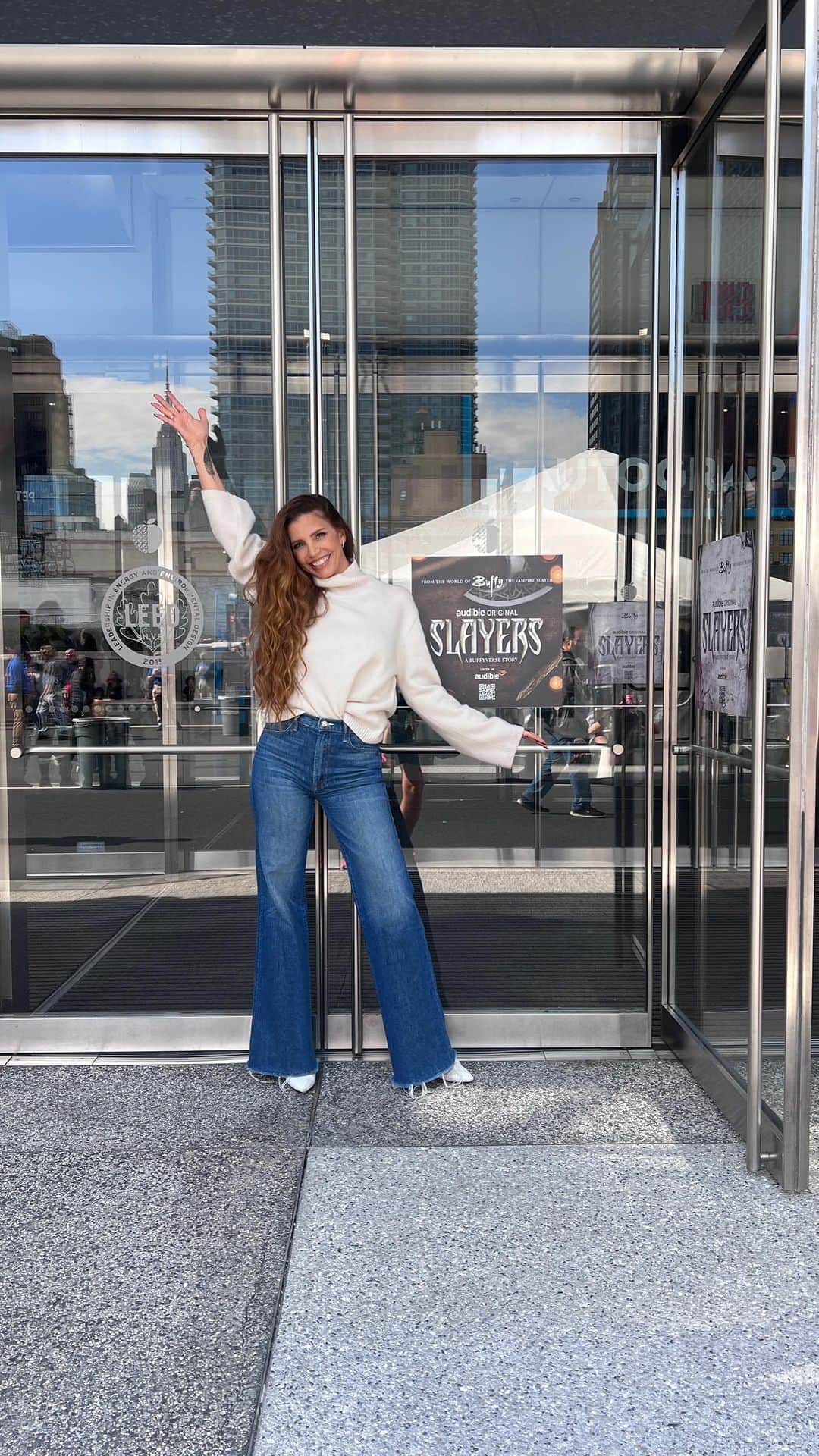 カリスマ・カーペンターのインスタグラム：「Thank you all for the amazing feedback on SLAYERS an @audible original. I’m having an amazing time at NYCC @reedpop   Can’t wait to see you at the panel today. 1:30pm EST tune into @mycon.live」