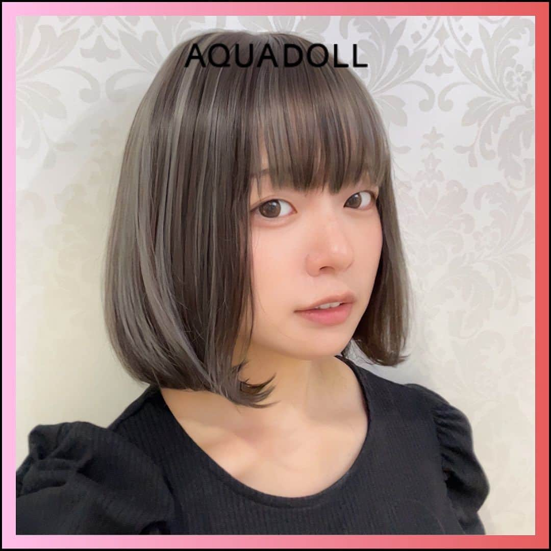 AQUADOLL アクアドールウィッグのインスタグラム：「こんにちは😊 上野サロンの小柳です💕  上野サロン限定ウィッグのご紹介です💇‍♀️  モンブランカラーウィッグ ¥33,000  グレージュのハイライトの様な今までにないカラーのウィッグです🩵💙  着用するだけでパッと垢抜けたお洒落な印象に早変わり✨  ぜひ上野サロンでお試しくださいませ💁‍♀️  みなさまのご来店お待ちしております！！   #AQUADOLL #アクアドール #アクアドールヴィーナス #アクアドールウィッグ #医療用ウィッグ #ウィッグ #wig #カツラ #ウィッグ生活 #抗がん剤 #抗がん剤治療 #副作用 #乳がん #がん #がん患者 #脱毛症 #円形脱毛症 #自己免疫疾患 #多発性脱毛症 #薄毛 #抜毛症 #ウィッグアレンジ #ヘアアレンジ #ヘアセット #医療対応ウィッグ #ファッションウィッグ #ハイライト #メッシュ #グレージュ」