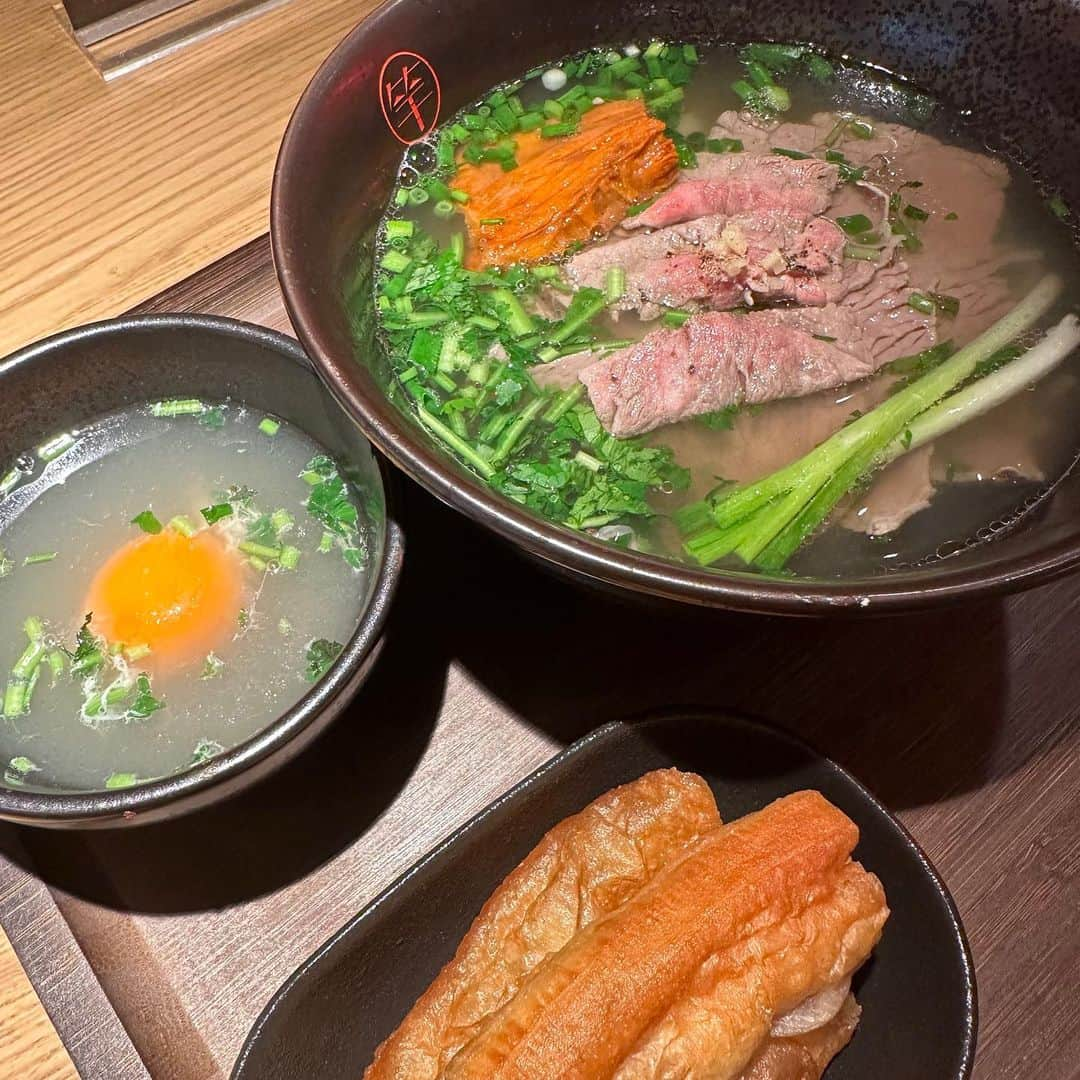 セリーナ・ジェイドさんのインスタグラム写真 - (セリーナ・ジェイドInstagram)「Superwoman @chipupu bringing Northern pho to Shanghai! So proud of you!」10月13日 23時56分 - celinajade