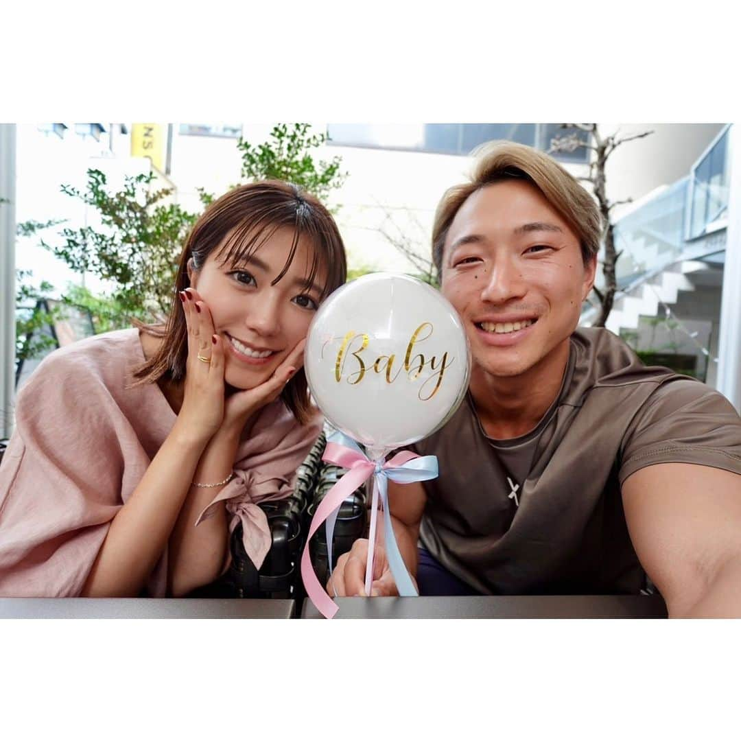 水田あゆみさんのインスタグラム写真 - (水田あゆみInstagram)「【こすけにサプライズ性別発表♡】  をした動画を、今日の17:00にYouTubeアップします☺️  ついに♡ 楽しみにしていた性別が分かりました！👼  今何週？つわりはどうだった？何キロ増えた？などなど軽くお話しております♪  良かったら見てください💓  #性別発表#YouTube#妊娠報告」10月13日 13時00分 - ayune____