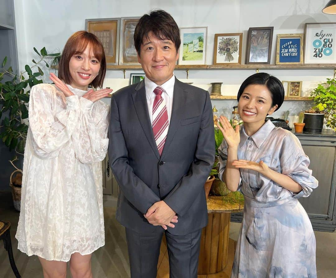 小池美由のインスタグラム：「週末はウマでしょ！🏇  今夜も観てください〜  林先生と神部ちゃん 実は先生と写真撮ってもらうの初めてで高まる⚡️  提案した神部ちゃんナイスすぎ🫶  毎回面白すぎて最高な収録が楽しみさ🥺  秋GⅠしっかり楽しみ しっかり馬券的中していきたい🎯  そして田口貫太騎手を爆応援🙇‍♀️💛」