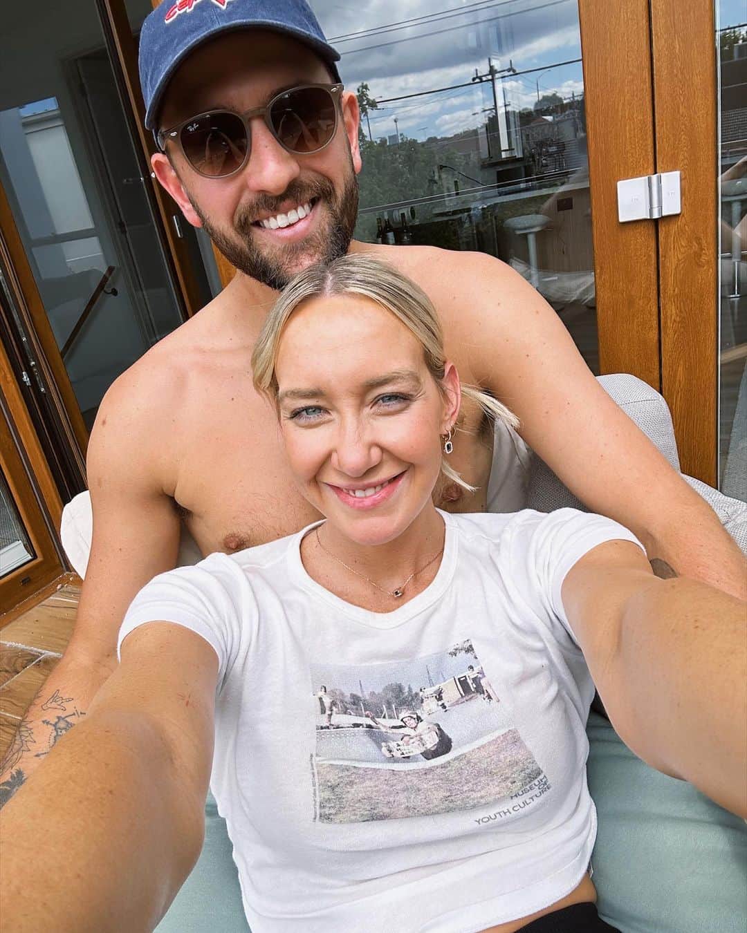 マディソン・ウィルソンのインスタグラム：「Lucky to have him home for 3 days @mattshort_ 🤍」