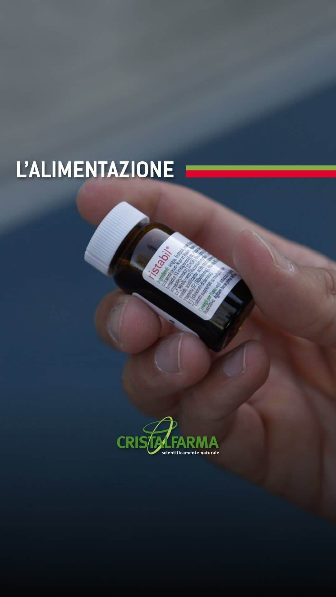 ルカ・ドットのインスタグラム：「Una corretta alimentazione è importante non solo per vivere bene, ma anche per aiutare il nostro sistema immunitario a reagire meglio in caso di necessità.  Nella vita di uno sportivo come @dottolck , inoltre, una dieta adeguata è uno dei tre pilastri essenziali per ottenere performance di alto livello insieme ad allenamento e motivazione. Abbiamo chiesto a Luca di raccontarci quanto, per lui, sia importante alimentarsi bene e quanto sia essenziale completare la sua dieta con ristabil®, integratore alimentare avanzato utile in caso di affaticamento fisico e mentale. Scopri di più su ristabil® in farmacia, parafarmacia o su cristalfarma.com   #cristalfarma #scientificamentenaturale #integratori #nuoto #sport」