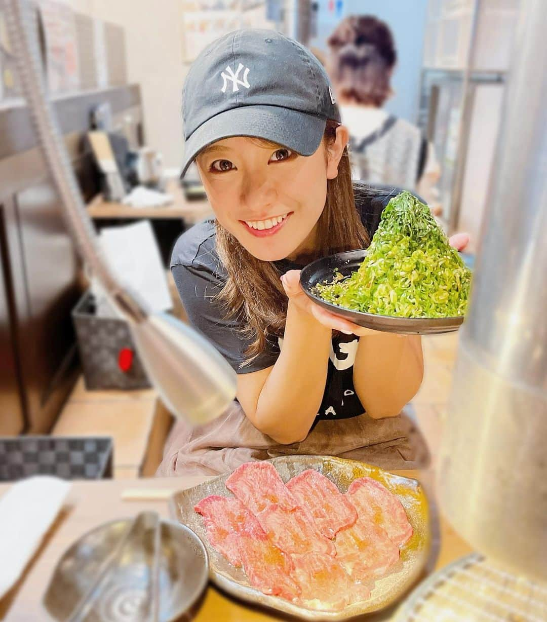 福本愛菜さんのインスタグラム写真 - (福本愛菜Instagram)「大量のネギを巻いて食べるタンが美味しかった〜🤤🩷 思ってる何倍もネギあって使い切れへんかったから、タンを追加するってゆうね🤭笑  どの種類のお肉も絶品でした😋🩷  #大阪 #福島 #焼肉 #大阪グルメ #福島グルメ #大阪焼肉 #塩タン #焼肉ごりちゃん #肉 #グルメ #食べるの好きな人と繋がりたい #😋」10月13日 15時21分 - aina_fukumoto