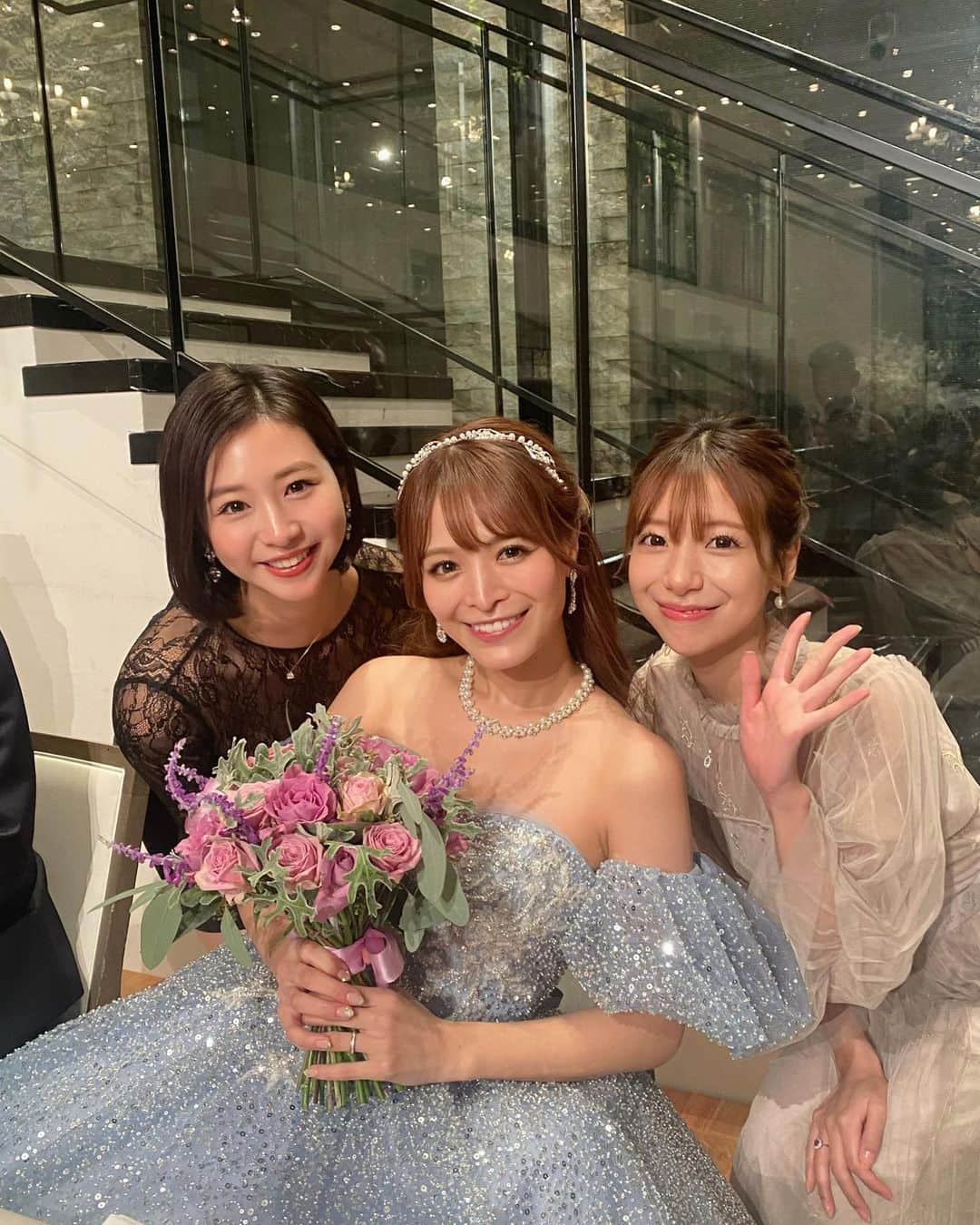 さやまあやか 佐山彩香さんのインスタグラム写真 - (佐山彩香Instagram)「先日おともだちの結婚式へ🕊️💞 涙あり笑いあり✨  お二人の人柄が出ていて愛に溢れた素敵な時間🫧 幸せな気持ちにさせてもらいました🥰 めぐにゃん @me_haruna.02  とっても綺麗だった🥹♥️ 旦那さんから愛され ...