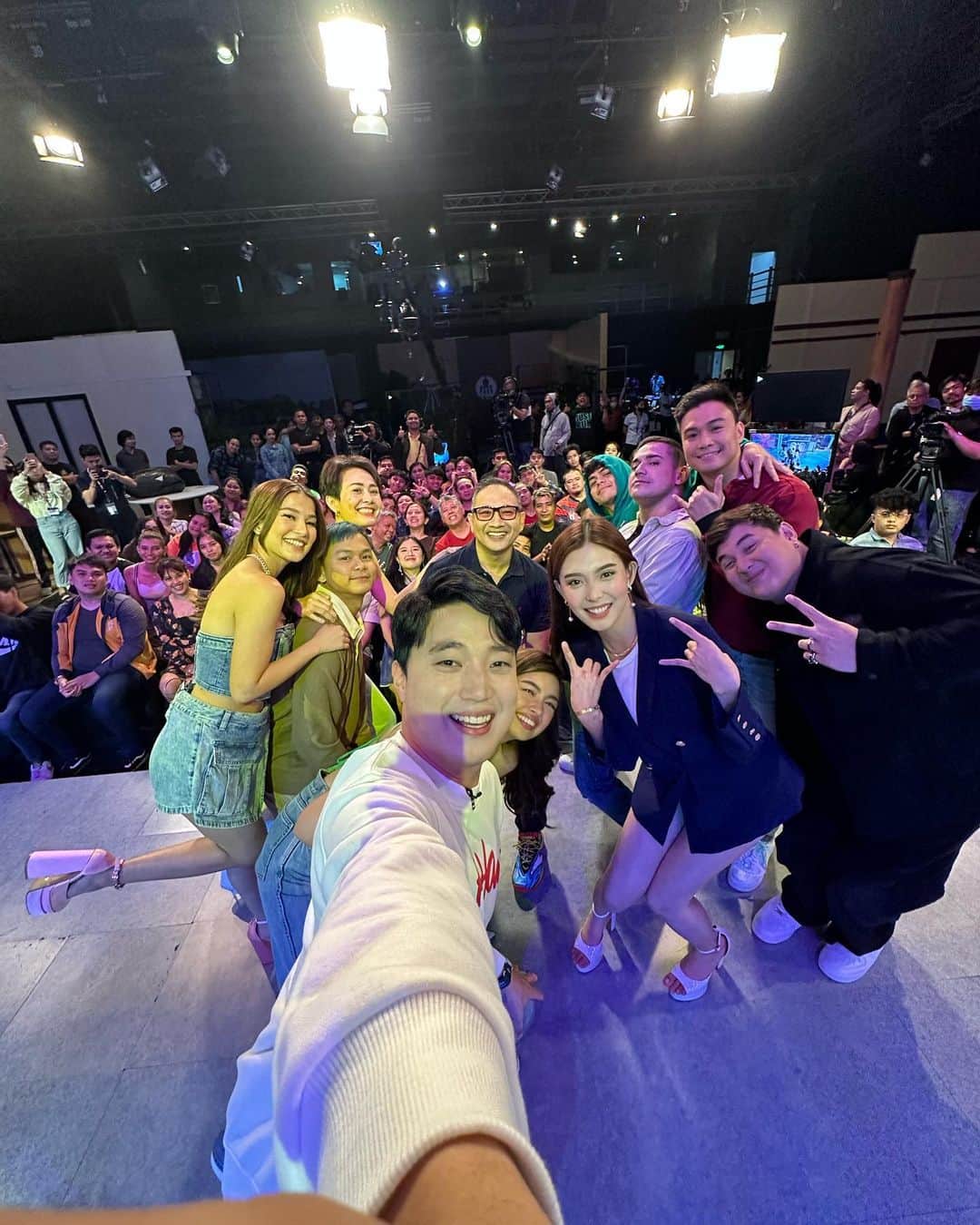 Ryan Bangのインスタグラム：「Bubble Bang 🫶  This Sunday 6:45pm! #bblgang」