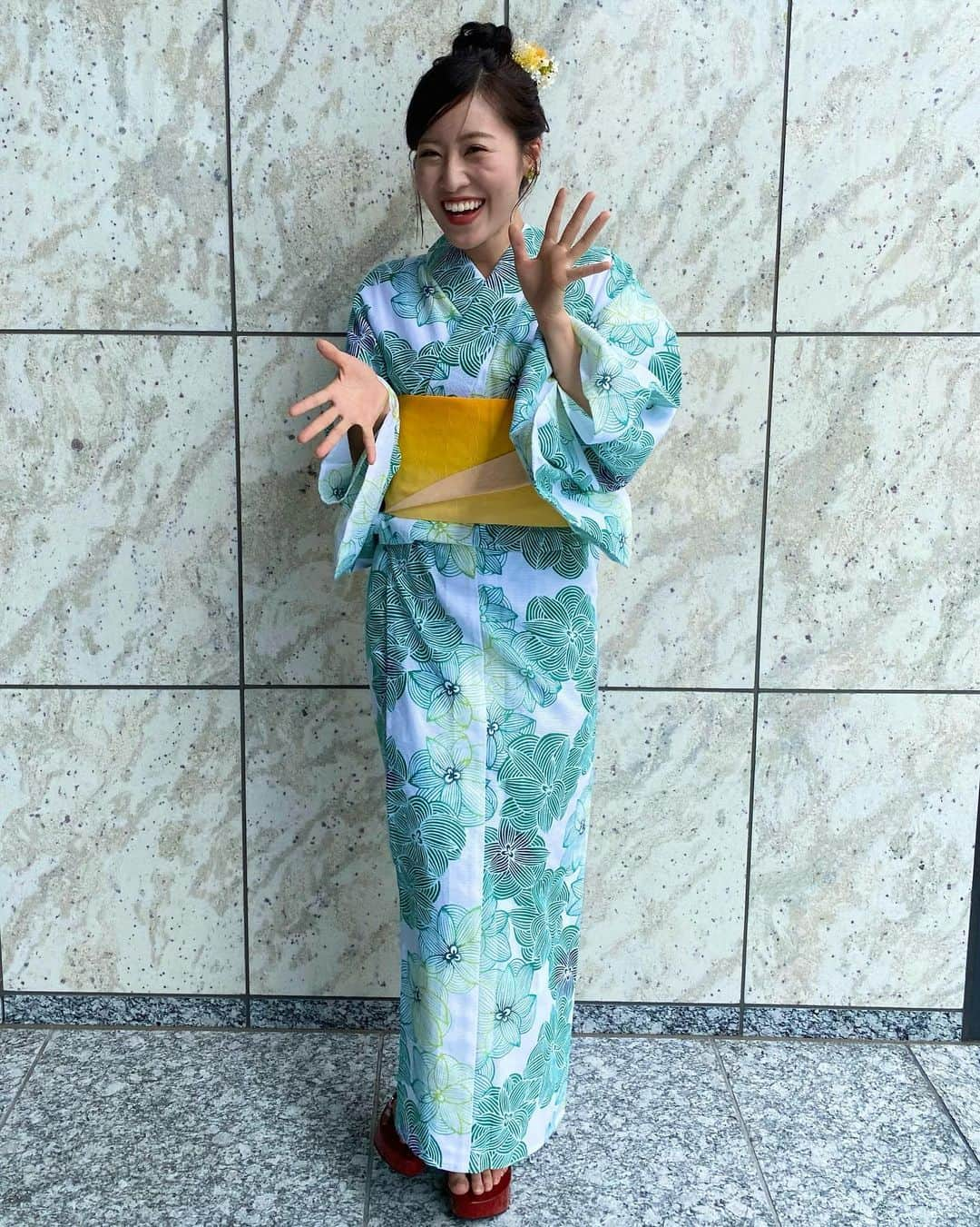 テレビ新広島さんのインスタグラム写真 - (テレビ新広島Instagram)「広島のみなさんを花火で全力応援📣  CM撮影はゆかたでおこないました👘✨  中西敦子アナは白地に緑の柄で とってもさわやかな印象に🤍💚  中西アナのゆかたも私物です！  ♡┈┈┈┈┈┈┈┈┈┈┈┈┈┈┈┈┈┈♡  「広島のみなさんを花火で全力応援」  10月13日(金)・14日(土) よる6時45分〜よる7時予定  宮島の御笠浜沖付近から 花火を打ち上げます！  〈ライブ配信〉10月14日(土) よる6時45分 〈テレビ放送〉10月14日(土) よる8時54分  ♡┈┈┈┈┈┈┈┈┈┈┈┈┈┈┈┈┈┈♡  #中西敦子 #なかにしあつこ #中西敦子アナ #中西アナ #テレビ新広島 #tss #アナウンサー #女子アナ #花火 #花火大会 #ゆかた #ゆかた女子 #ゆかたヘア #浴衣 #浴衣女子 #浴衣ヘア #浴衣ヘアアレンジ」10月13日 15時50分 - tss_tv_official