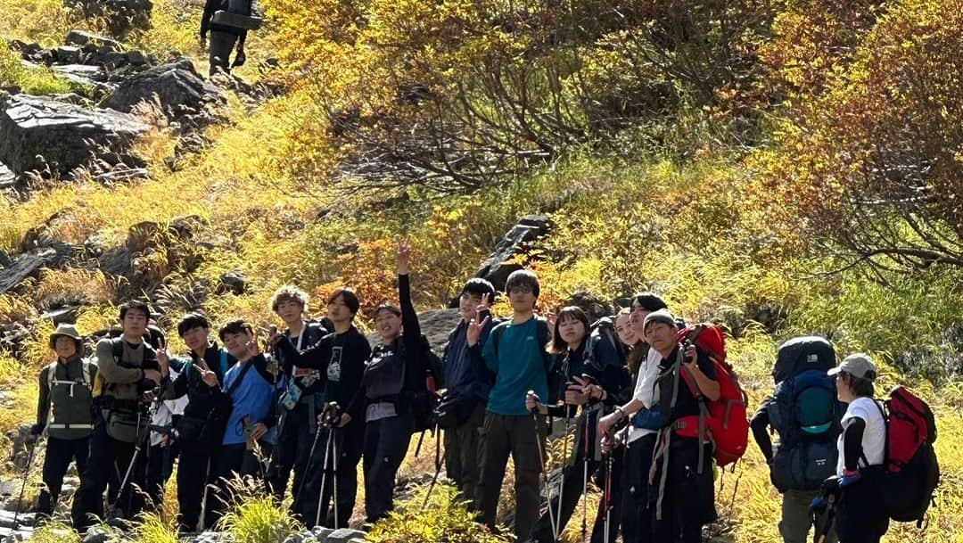 【公式】東京コミュニケーションアート専門学校ECOさんのインスタグラム写真 - (【公式】東京コミュニケーションアート専門学校ECOInstagram)「🦕自然環境ワールド1年生⛰️  上高地での2泊3日登山実習の様子です🙌 横尾山荘のキャンプ場にテントを張って拠点とし、涸沢に登りました。 本日はその中から、綺麗過ぎる景色のお写真をお届け🍁  奇跡的な天候に恵まれ、素晴らしい絶景を見ることができました✨  テント泊やキャンプの様子は、また近日中にお届け致します🌱  . ・－・－・－・－・－・－・－・－・ ⁡ 学校説明会やオープンキャンパスも実施しております🐰🌱 ぜひご参加ください🕊🛰 ⁡ ・－・－・－・－・－・－・－・－・ ⁡ #tca東京eco動物海洋専門学校 #tcaeco #動物 #海洋 #ペット #自然環境 #恐竜 #専門学校 #オープンキャンパス #oc #進路 #動物園 #飼育員 #登山実習 #上高地 #絶景 #紅葉」10月13日 15時46分 - tca_eco