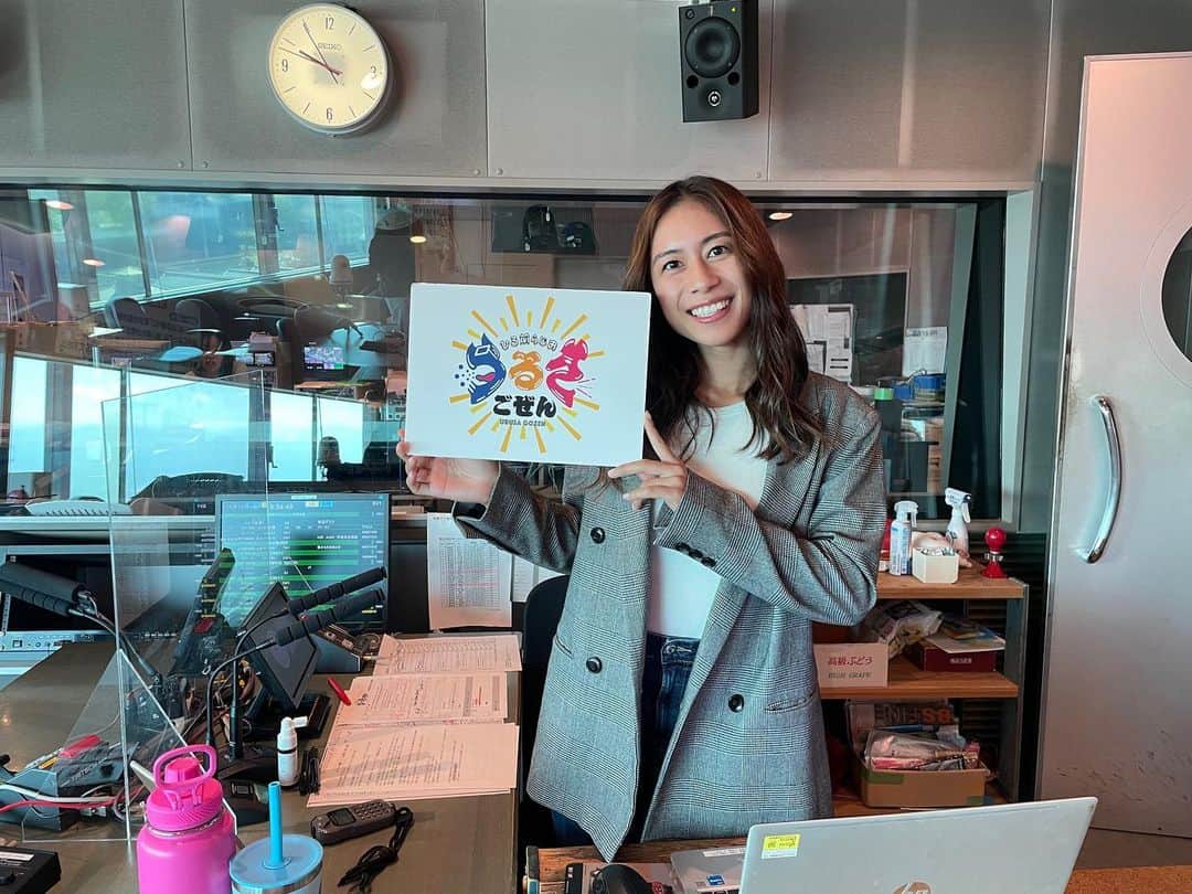 森川真帆のインスタグラム：「2回目🎙 今週もありがとうございました！  エンディング、タイムミスって変な感じで終わっちゃいましたが🫣反省反省！  良き週末を〜🤙  #ybsラジオ #フリーアナウンサー #森川真帆」