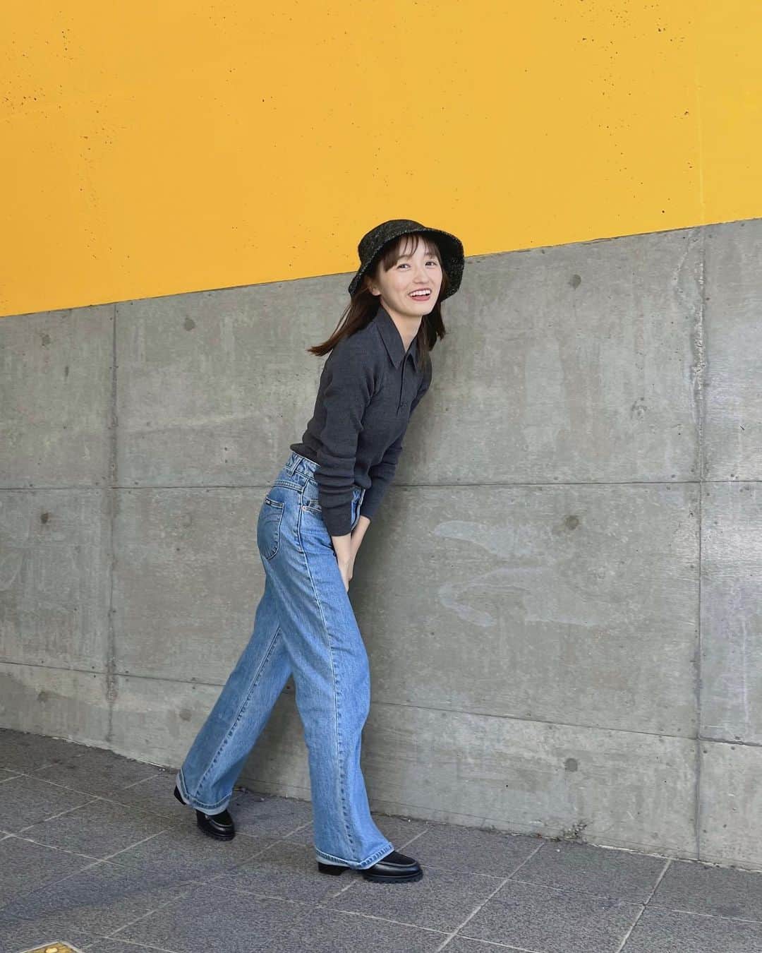 江本るり恵のインスタグラム：「💛💛💛 私服✌️  帽子 @mediam_official  トップス @auralee_tokyo  ボトム @wranglerjapan  ブーツ @foremos_marco」